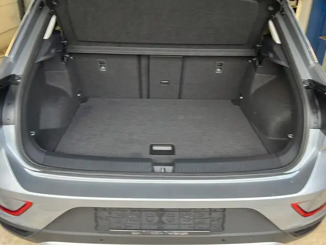 Volkswagen T-Roc view 17