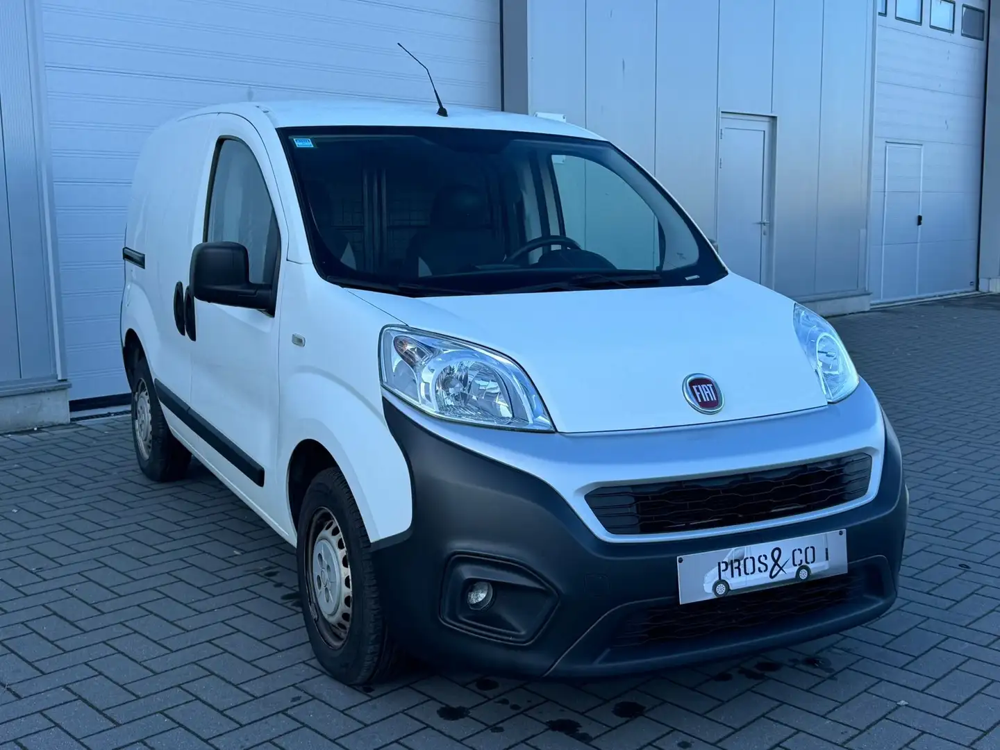 Fiat Fiorino // GPS // CLIM // TVA RECUPERABLE // PORTE LATERAL Weiß - 1