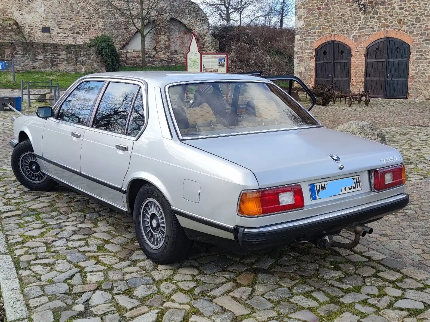 BMW 735 735i 3.5 H Kennzeichen Stříbrná - 2