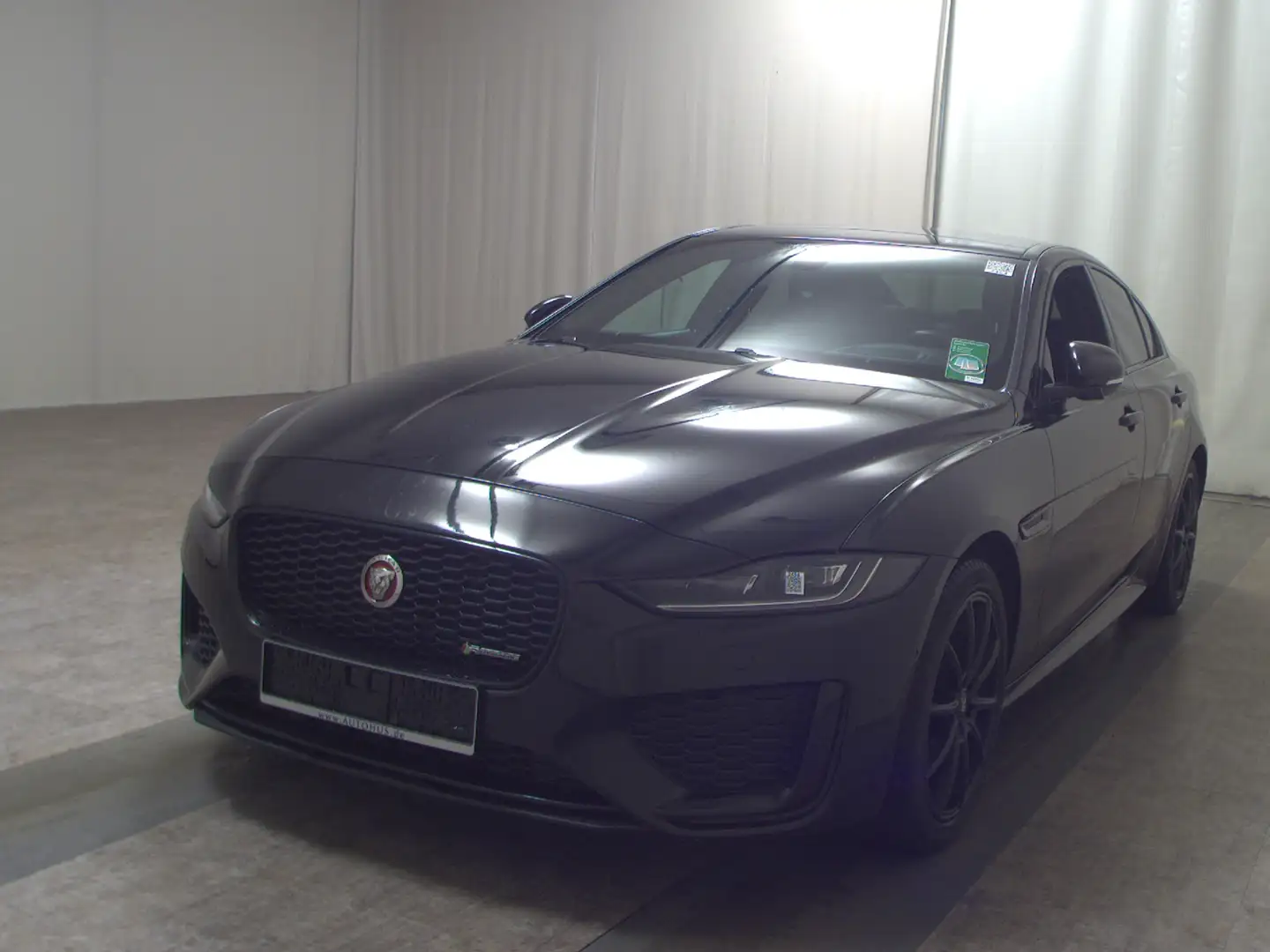 Jaguar XE D180 AWD R-Dynamic Navi LED Leder HuD RFK Noir - 2
