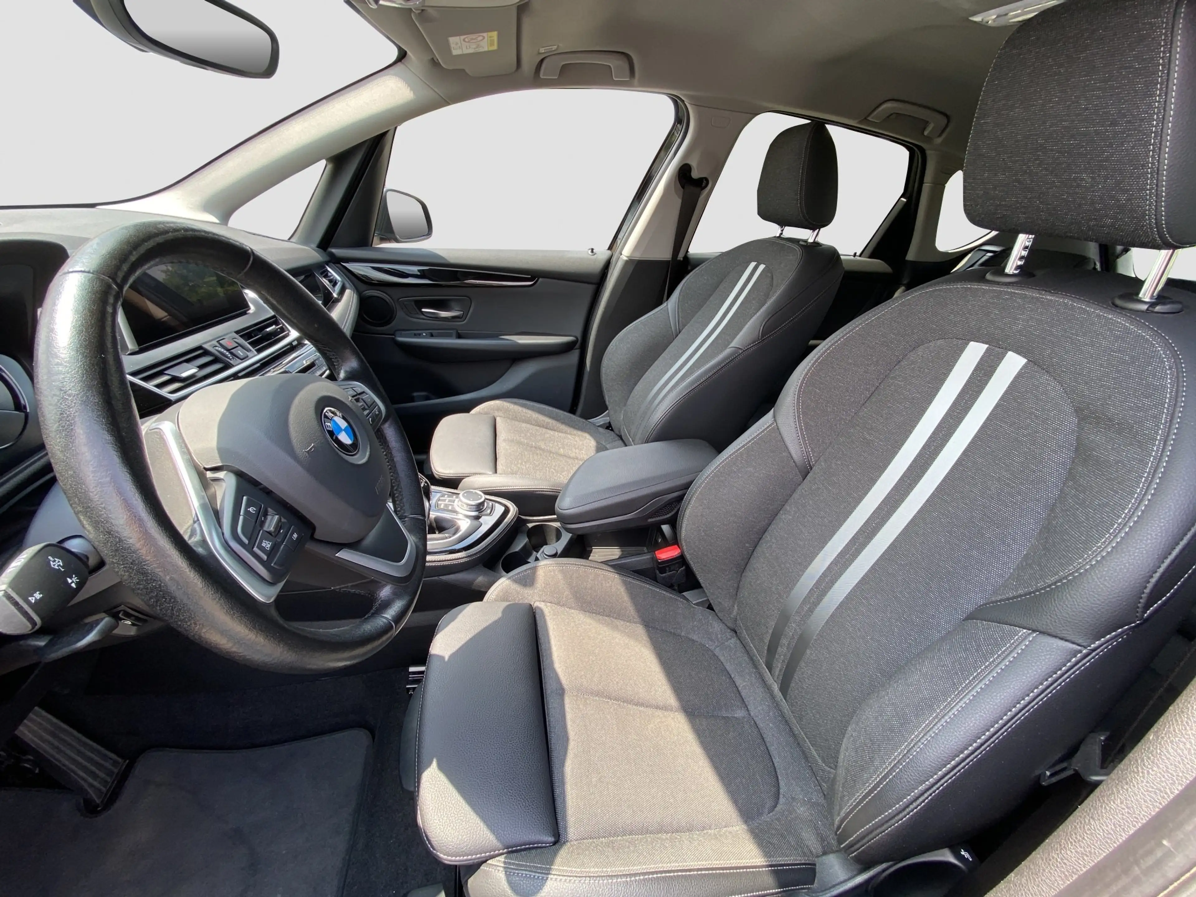 BMW 218 218d xDrive Active Tourer LED AHK HiFi Navi RFK — photo 11