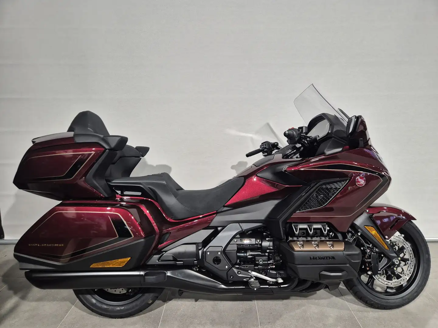 Honda GL 1800 GOLD WING TOUR Rot - 1