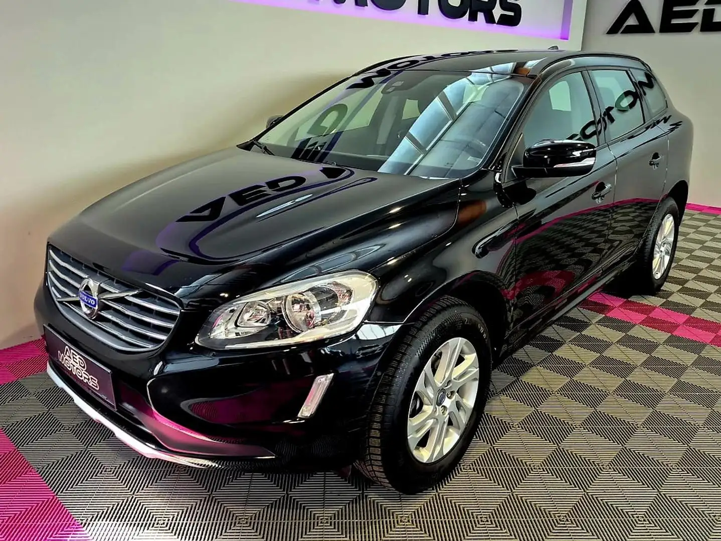 Volvo XC60 Schwarz - 2