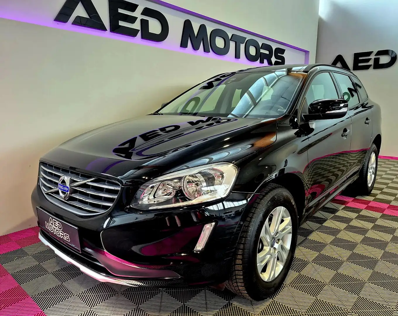 Volvo XC60 Schwarz - 1