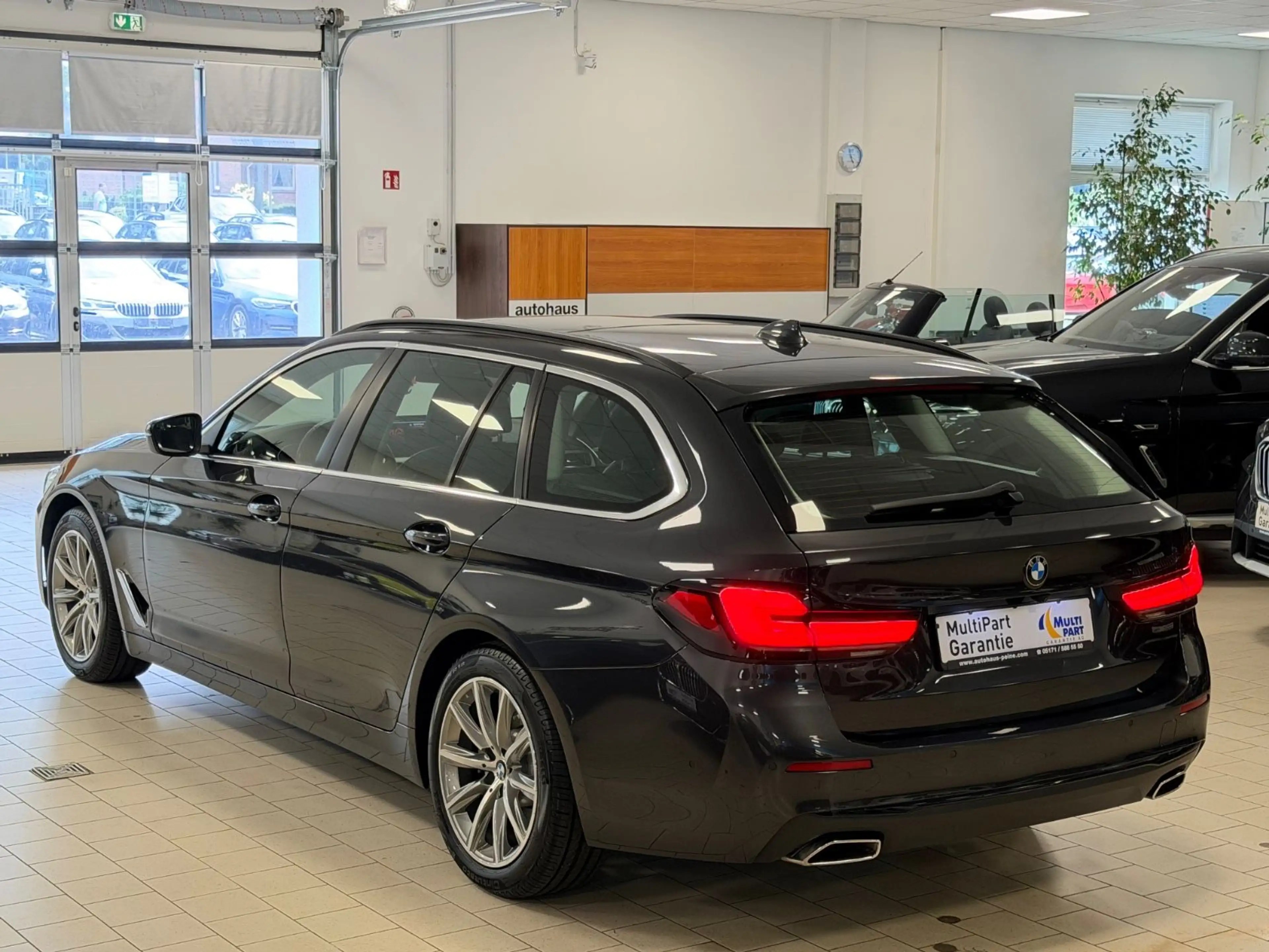 BMW 520 d/Aut/HUD/Laser/Panor/SoftCl/P&DrivAs/KomfStz — photo 9