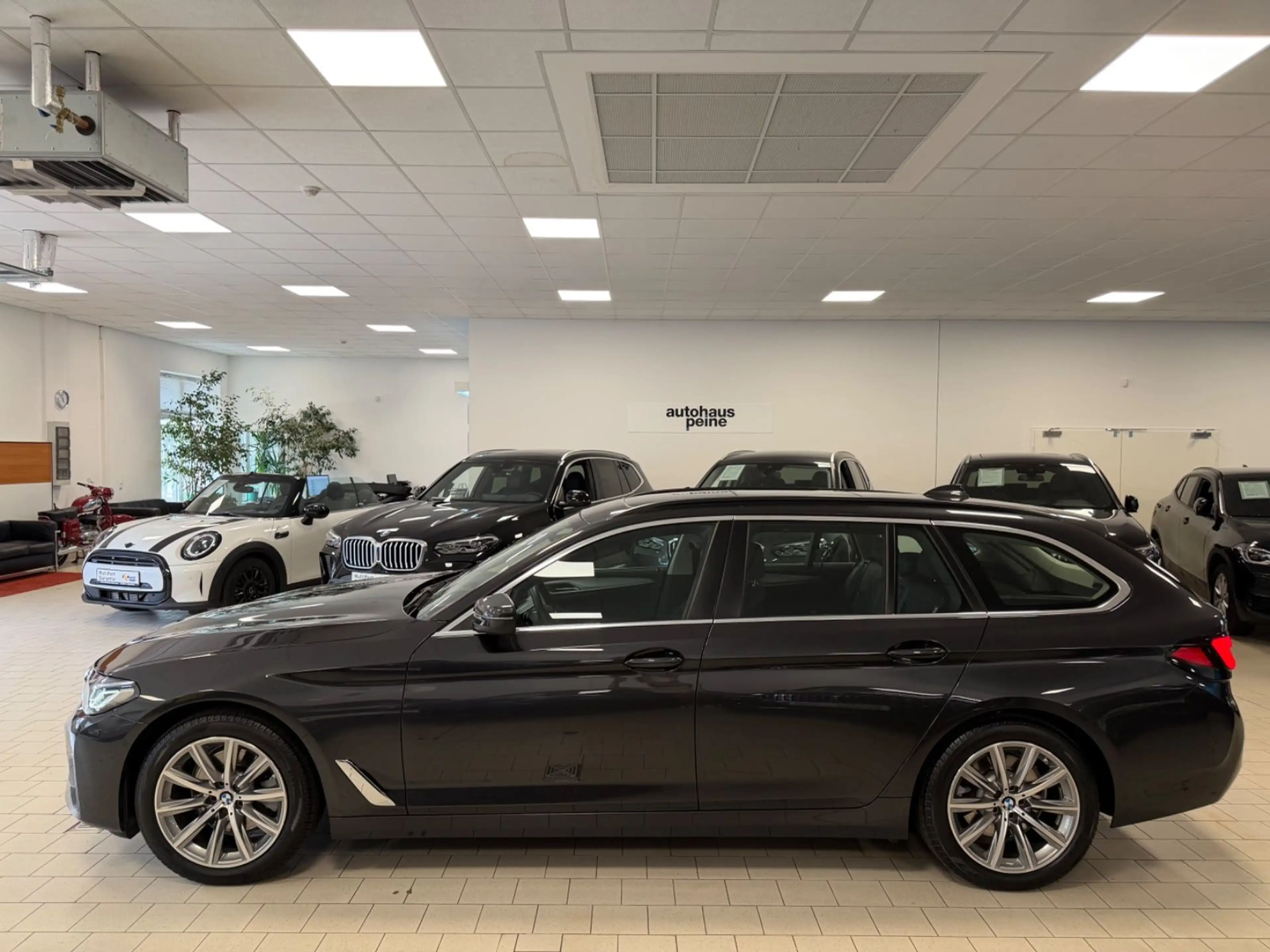BMW 520 d/Aut/HUD/Laser/Panor/SoftCl/P&DrivAs/KomfStz — photo 8