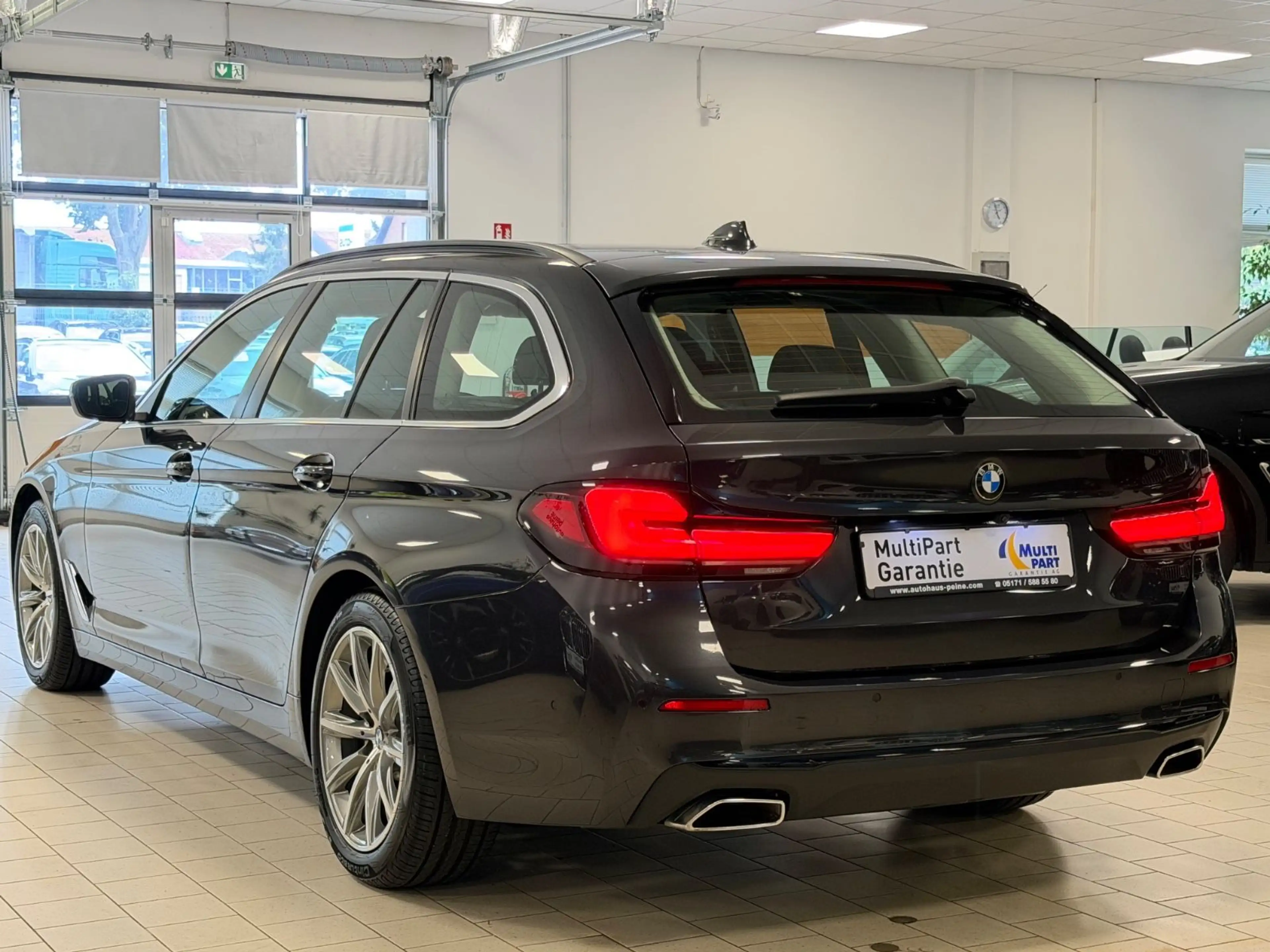 BMW 520 d/Aut/HUD/Laser/Panor/SoftCl/P&DrivAs/KomfStz — photo 2