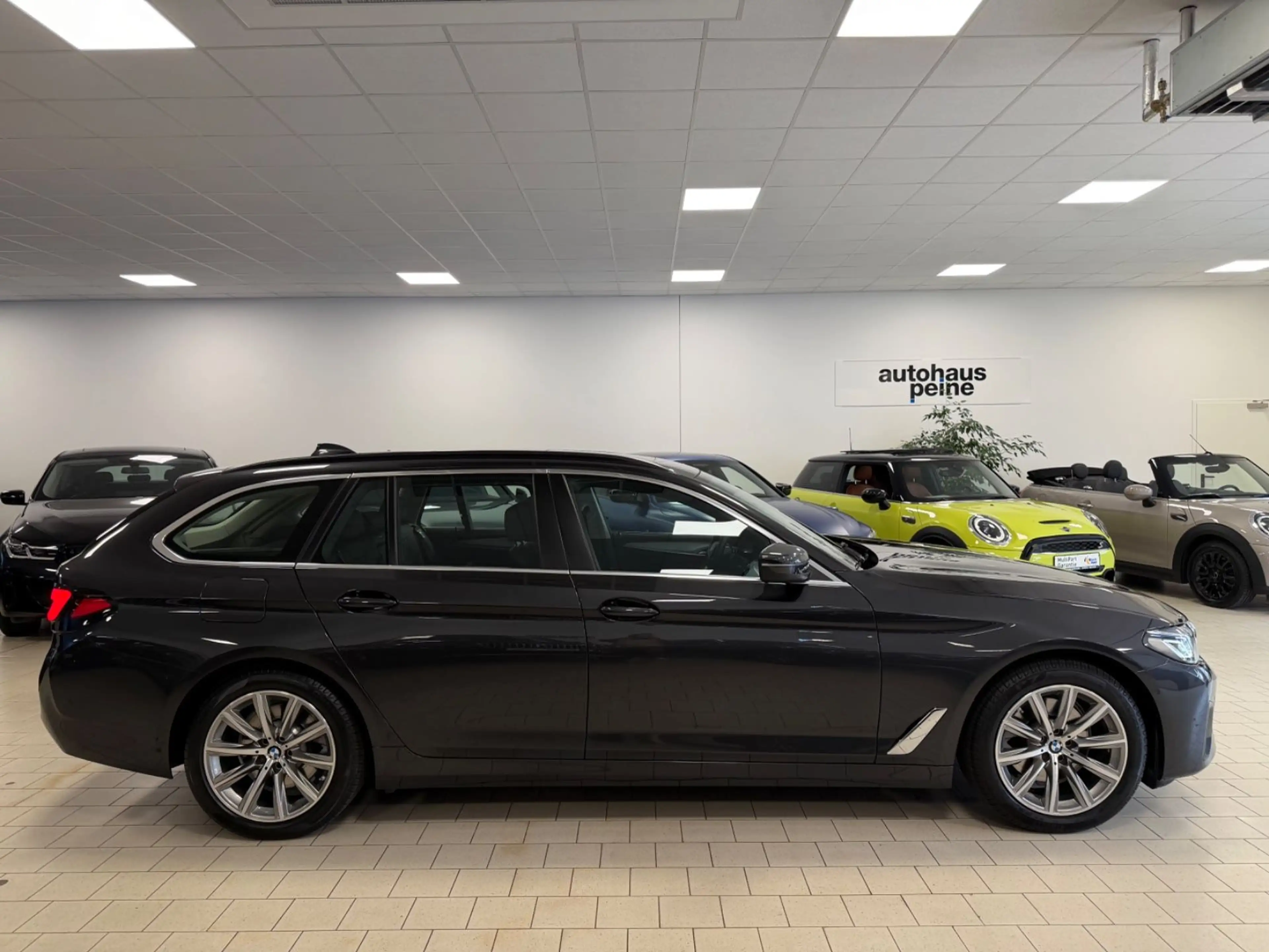 BMW 520 d/Aut/HUD/Laser/Panor/SoftCl/P&DrivAs/KomfStz — photo 14