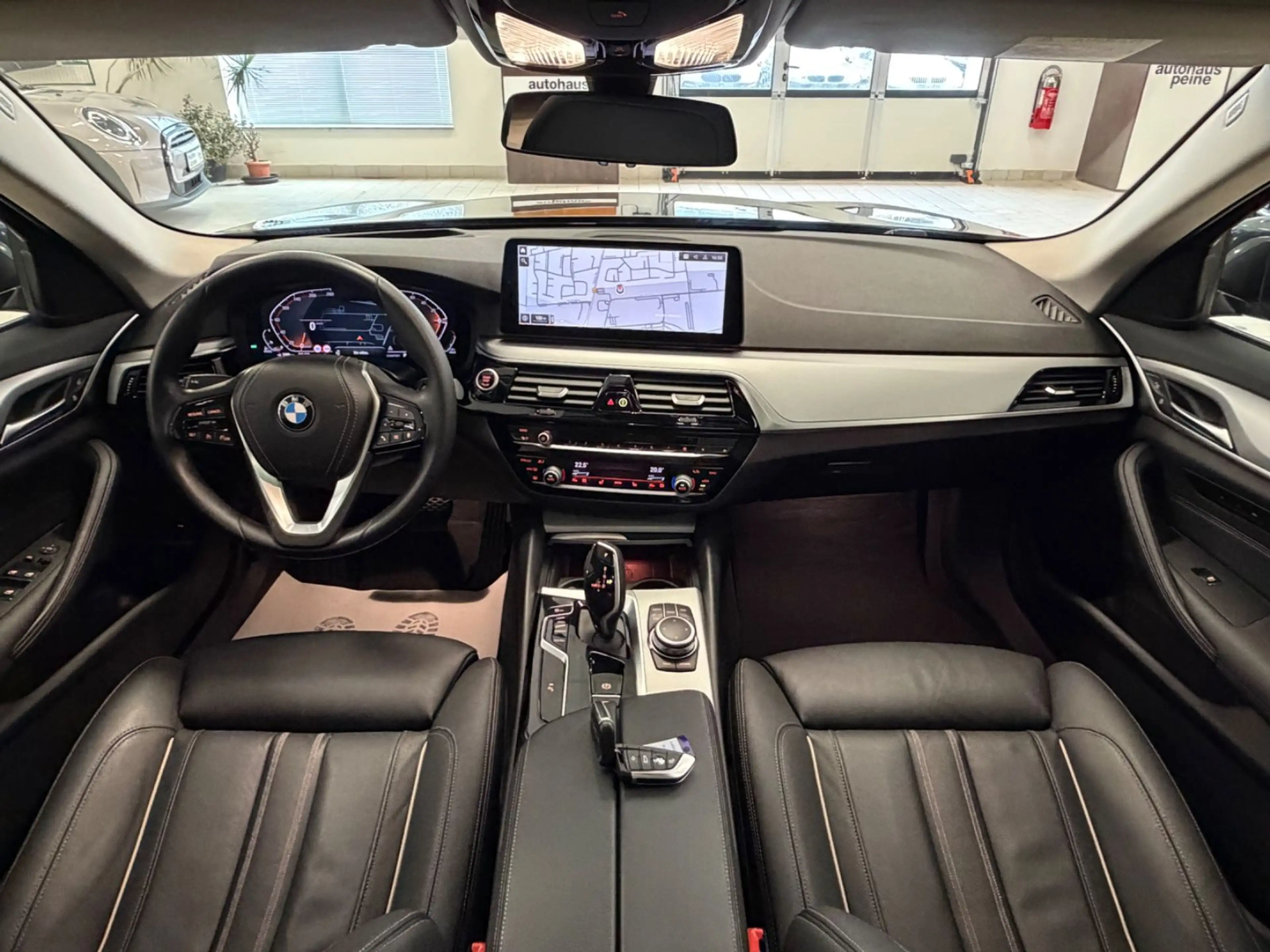 BMW 520 d/Aut/HUD/Laser/Panor/SoftCl/P&DrivAs/KomfStz — photo 3