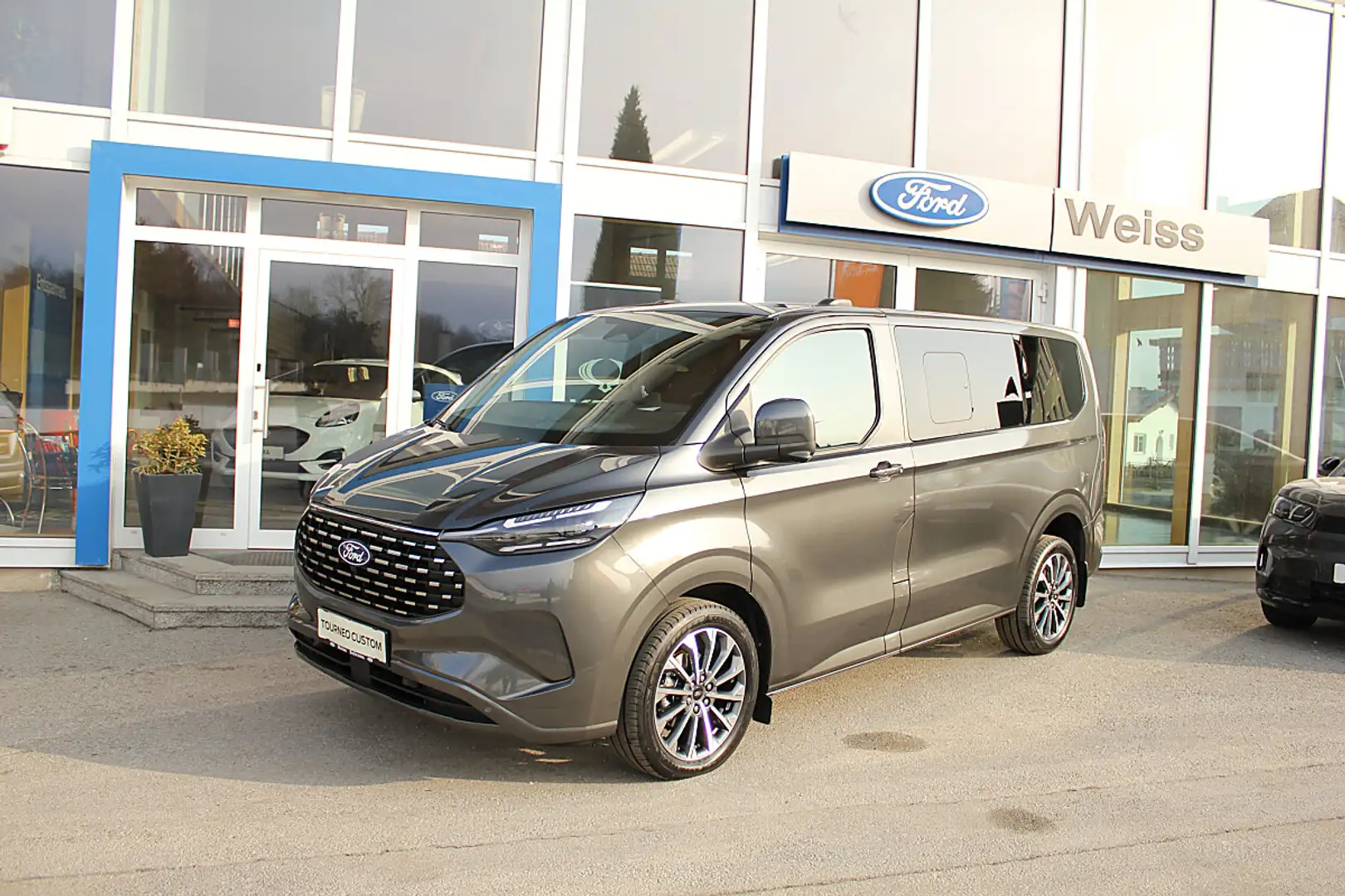 Ford Tourneo Custom Bus 2.5 PHEV 340 L1H1 FWD Titanium Aut. Grau - 1