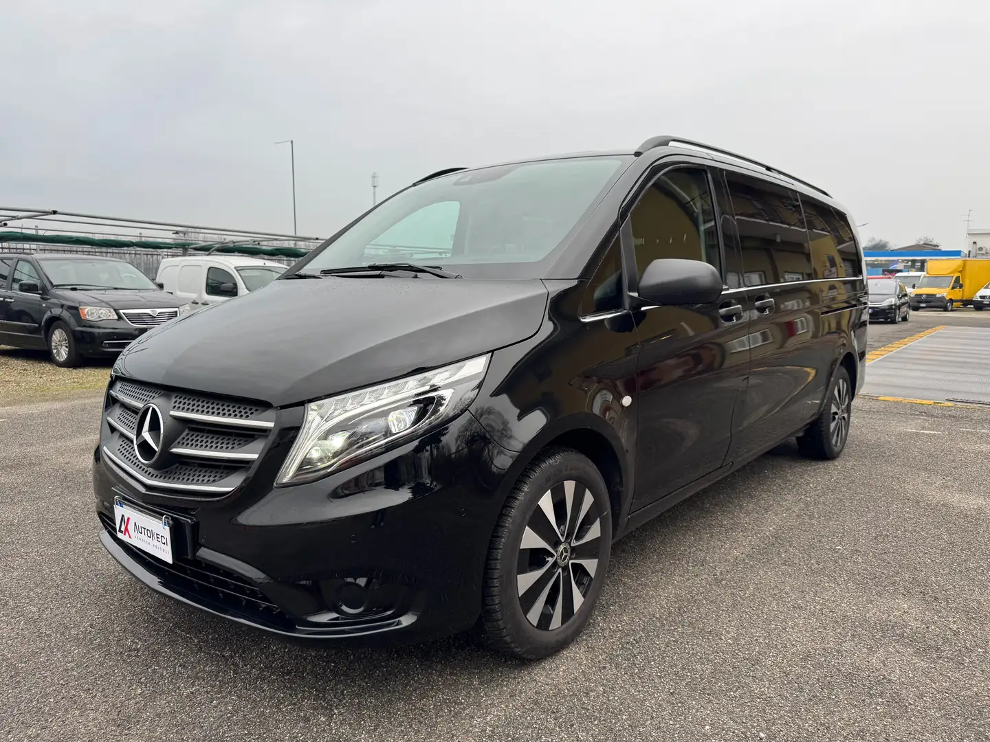 Mercedes-Benz Vito 2.0d - TOURER PRO EXTRALONG - 9 POSTI - EURO6 Noir - 1