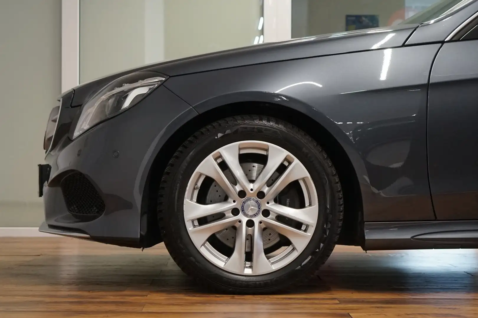 Mercedes-Benz E 250 E 250 BlueTEC 4MATIC|AMG|LED|H&K|PARK Grau - 2