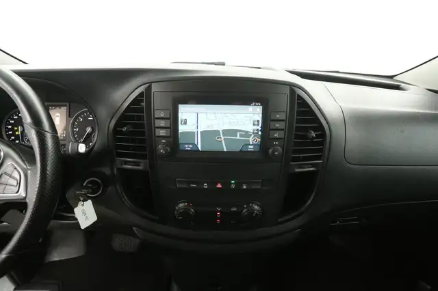 Mercedes-Benz Vito view 11