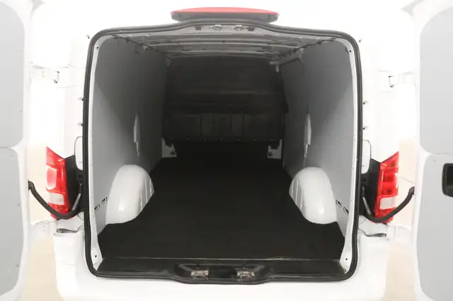 Mercedes-Benz Vito view 3
