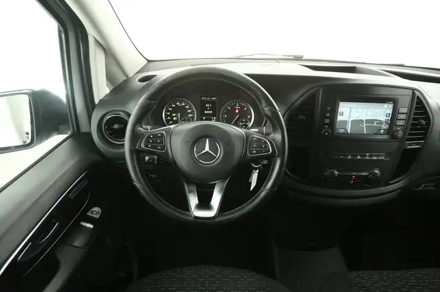 Mercedes-Benz Vito view 2