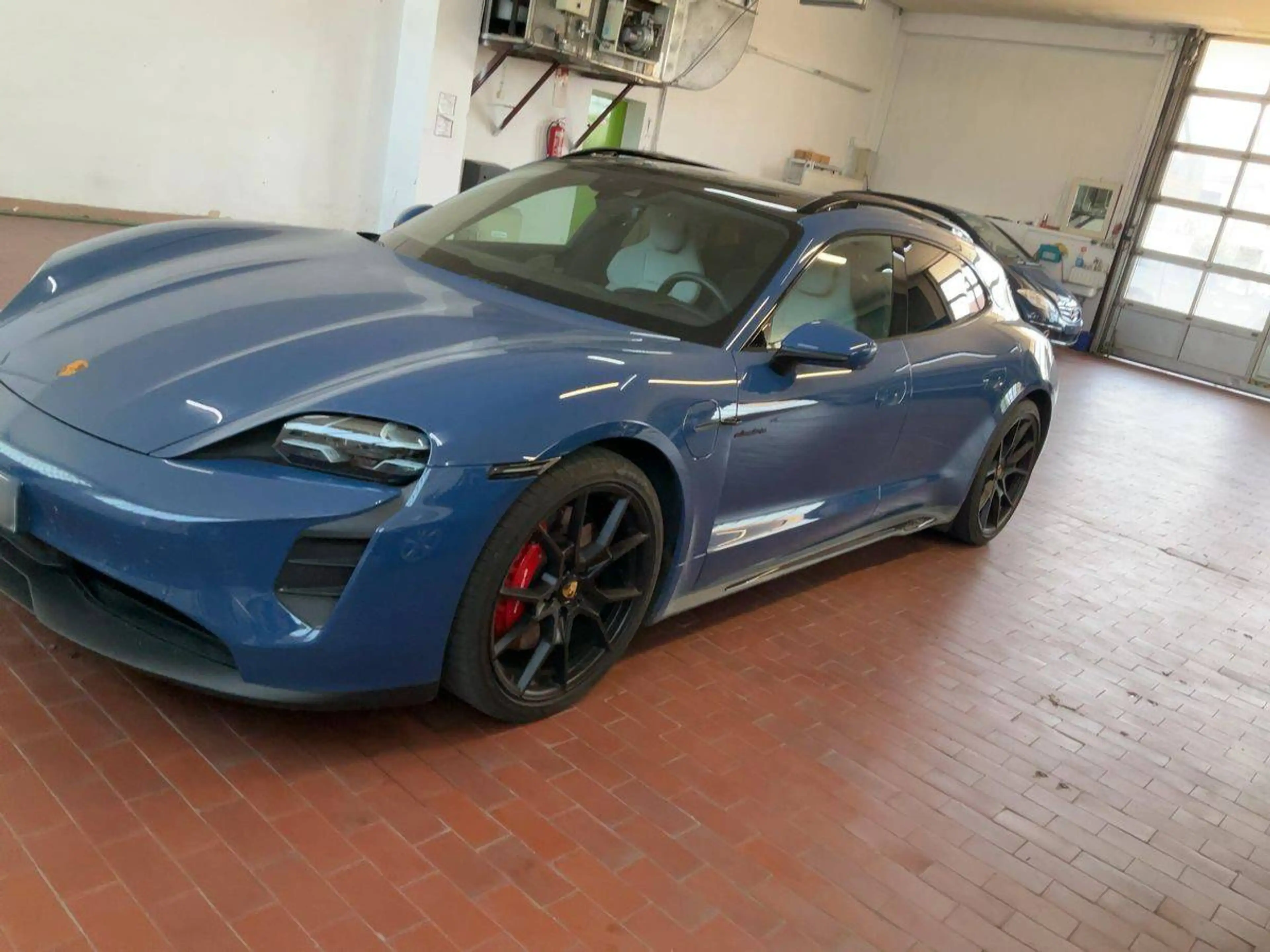 Porsche Taycan GTS — photo 13