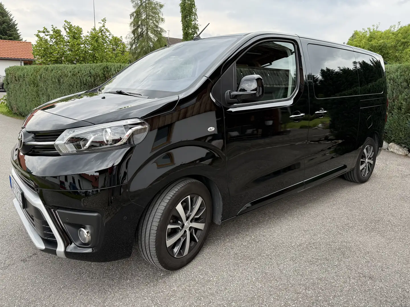 Toyota Proace Verso Executive L1 Schwarz - 1