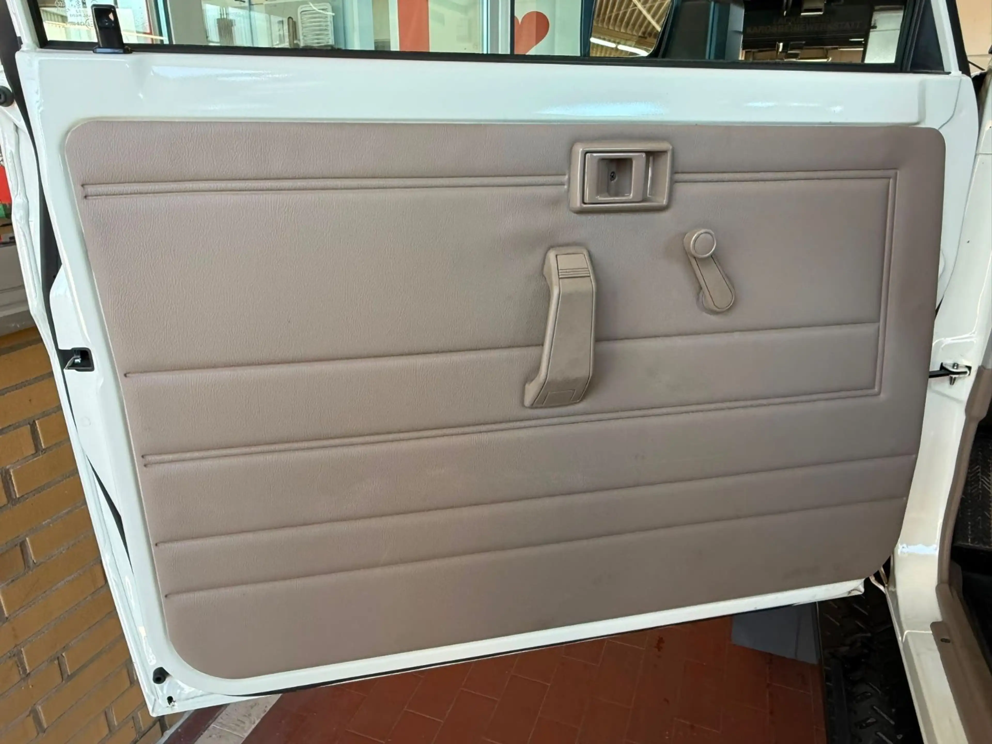 Toyota Land Cruiser GRJ78 Buschtaxi — photo 15