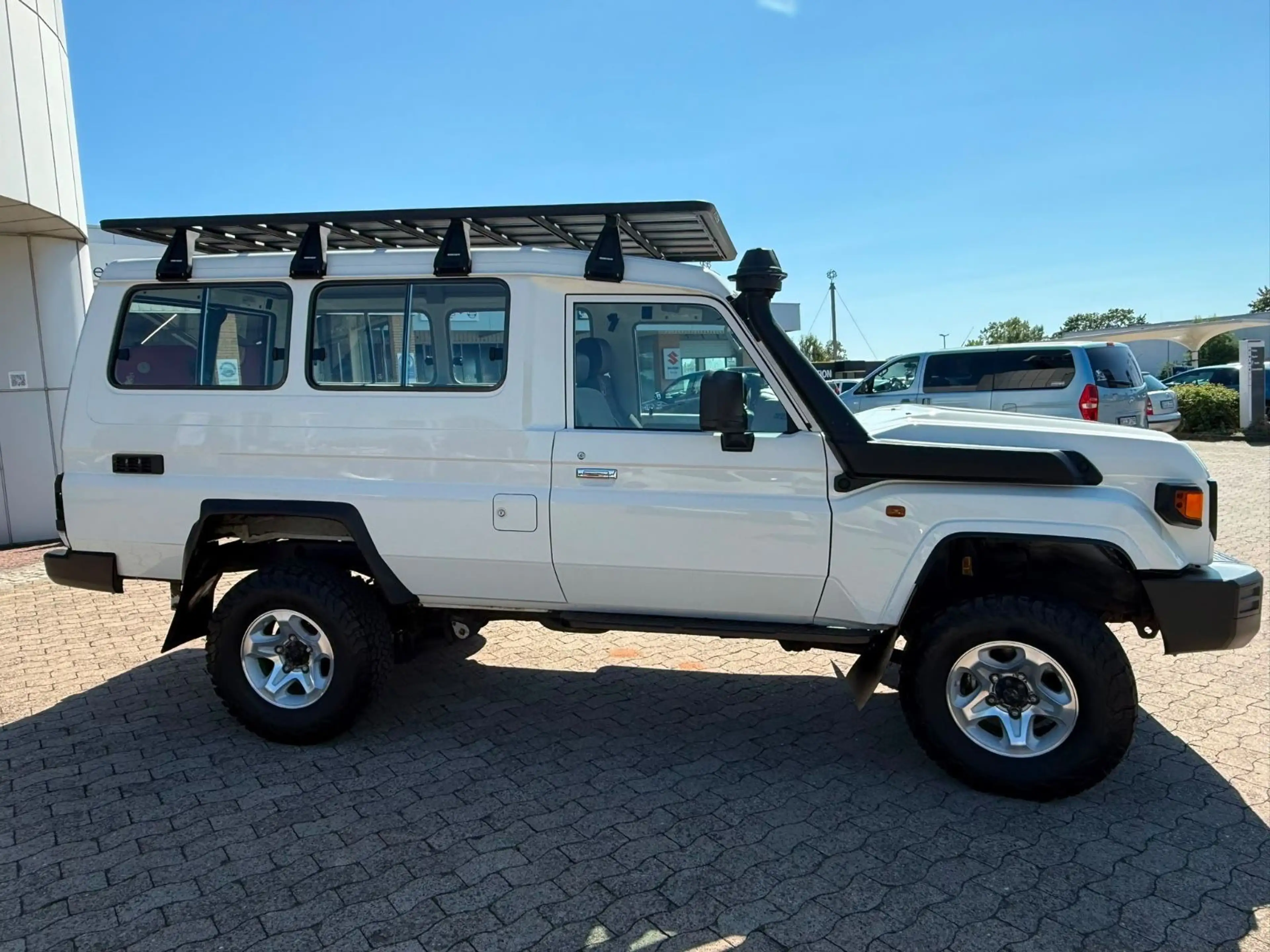 Toyota Land Cruiser GRJ78 Buschtaxi — photo 4