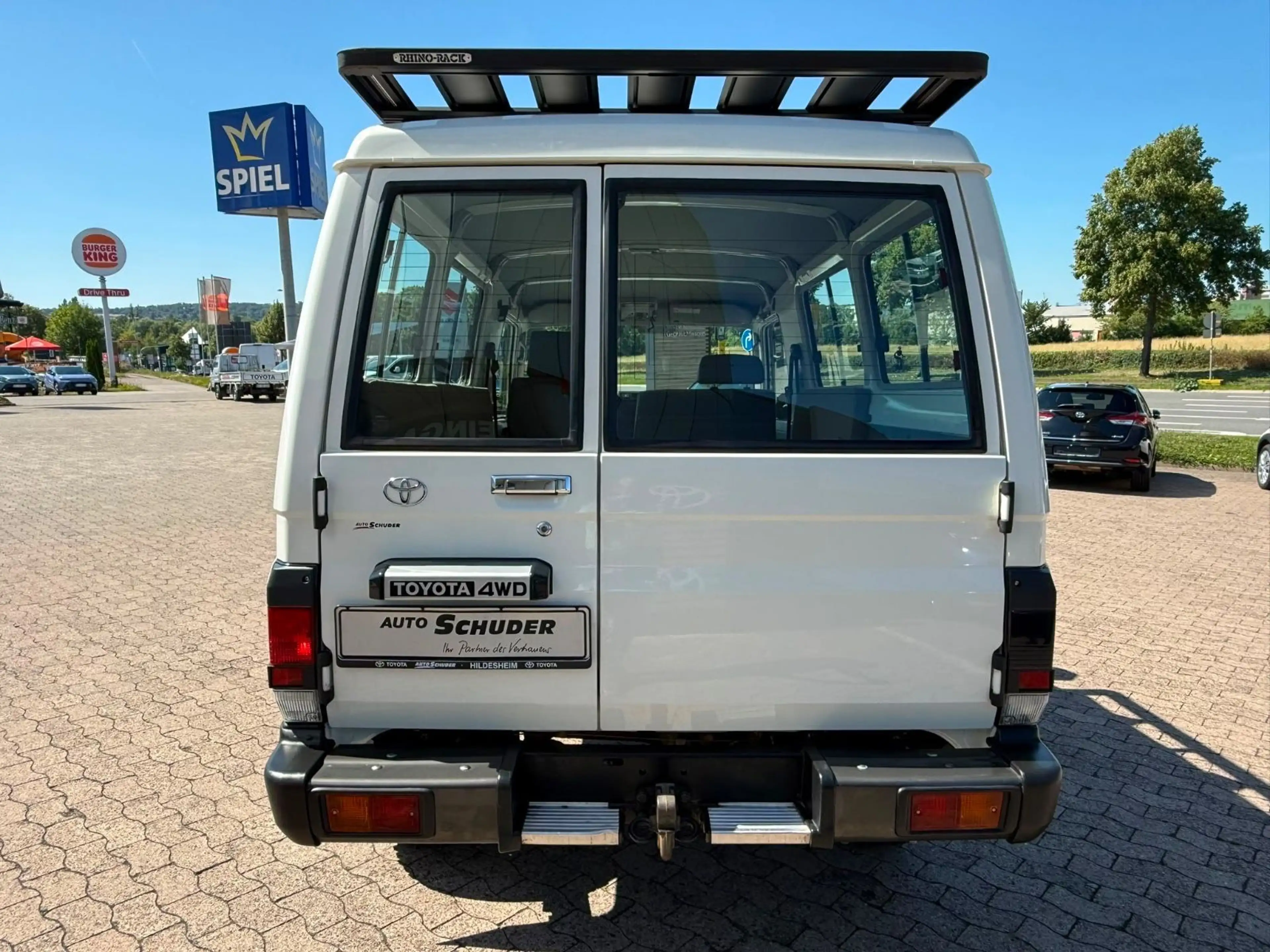 Toyota Land Cruiser GRJ78 Buschtaxi — photo 10