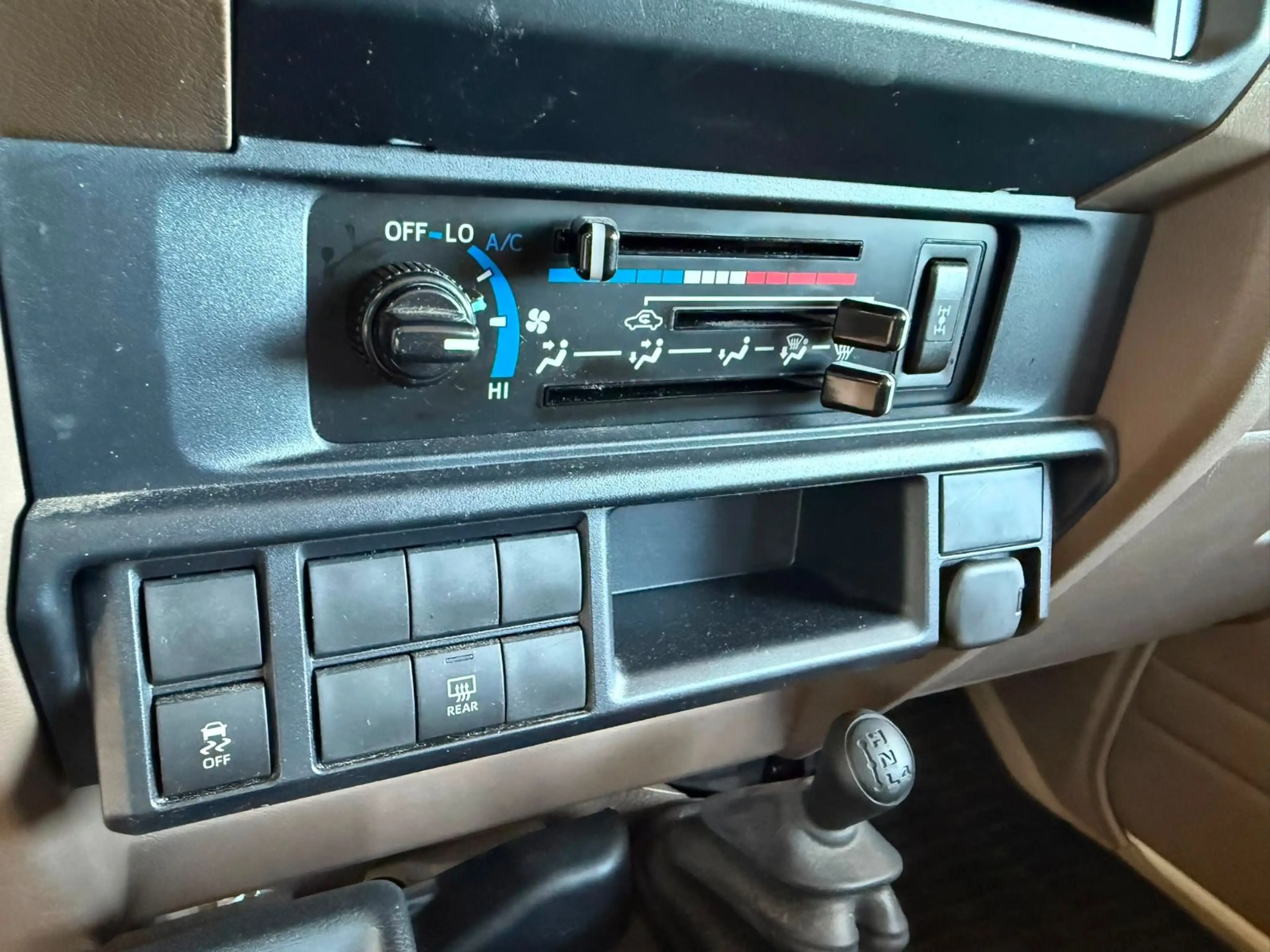 Toyota Land Cruiser GRJ78 Buschtaxi — photo 12