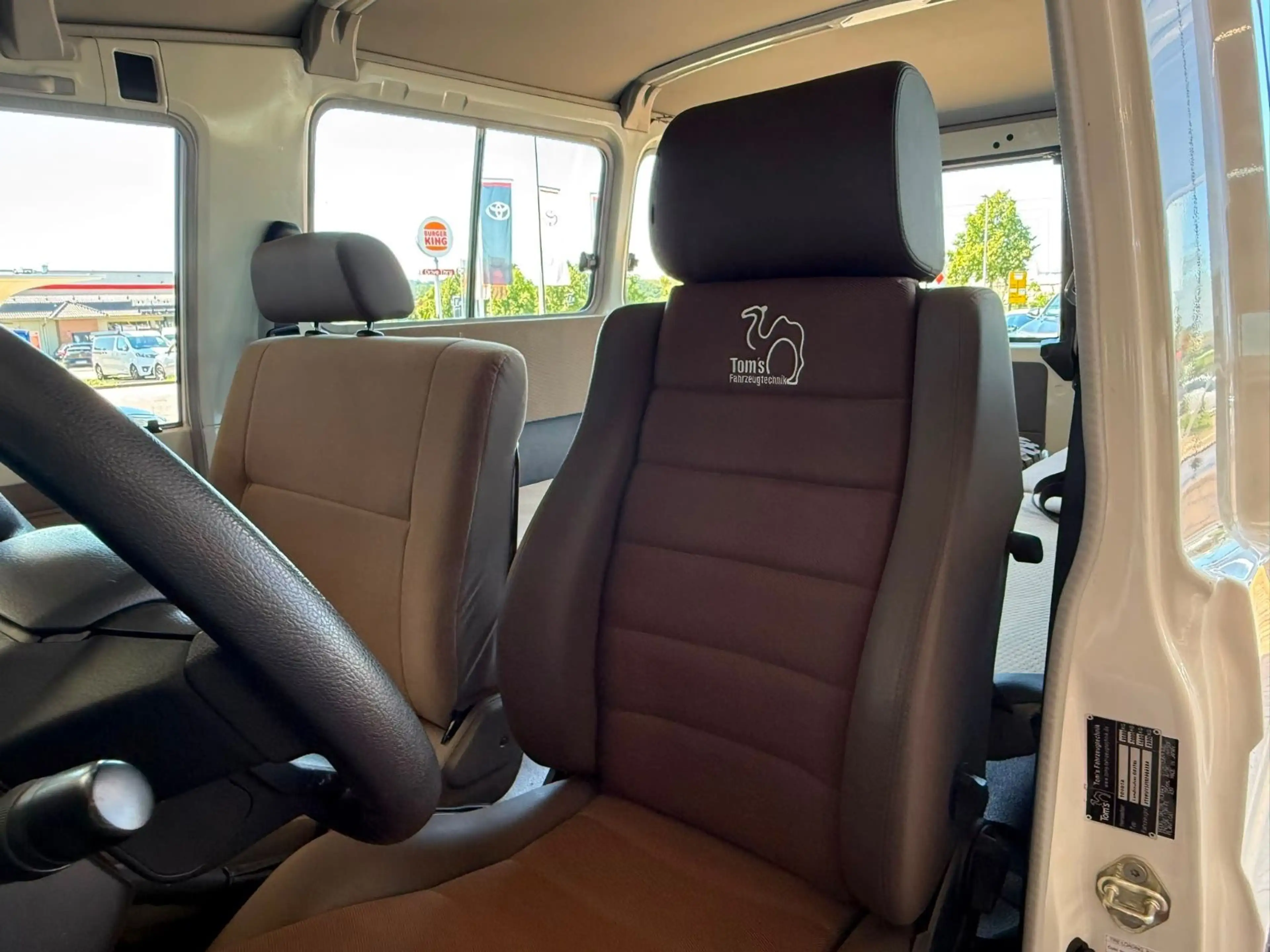 Toyota Land Cruiser GRJ78 Buschtaxi — photo 13