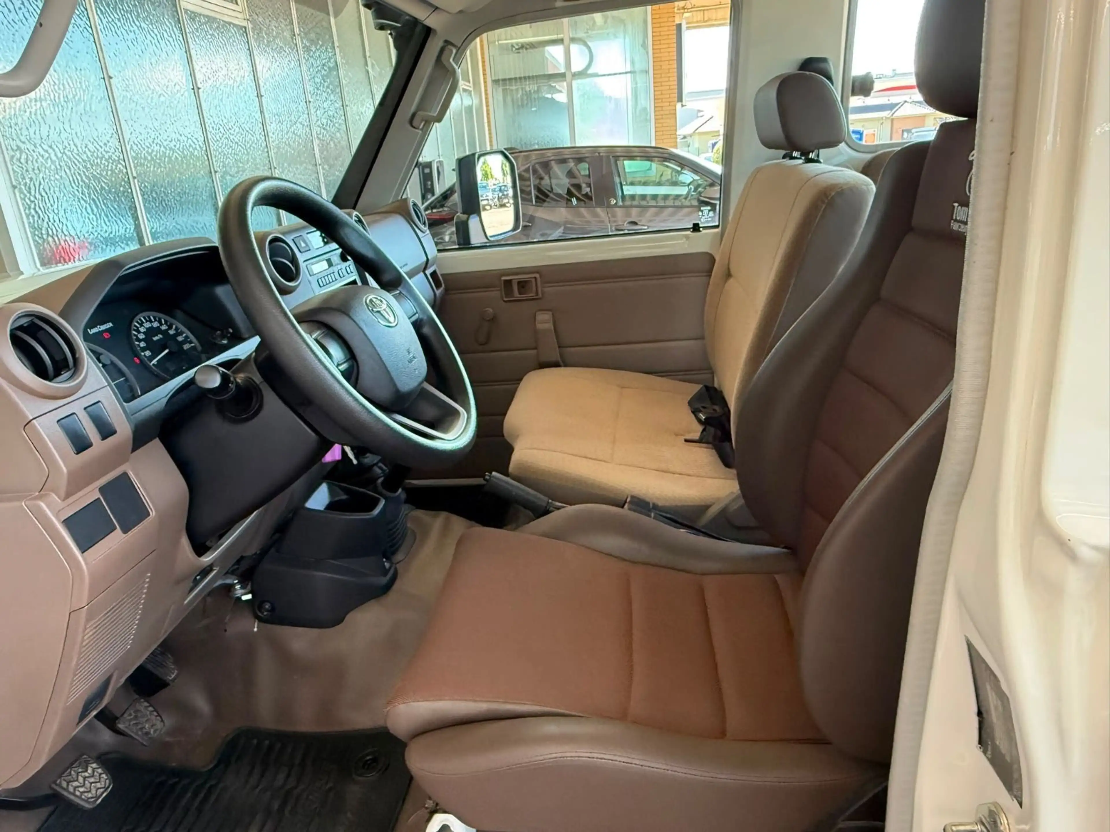 Toyota Land Cruiser GRJ78 Buschtaxi — photo 14