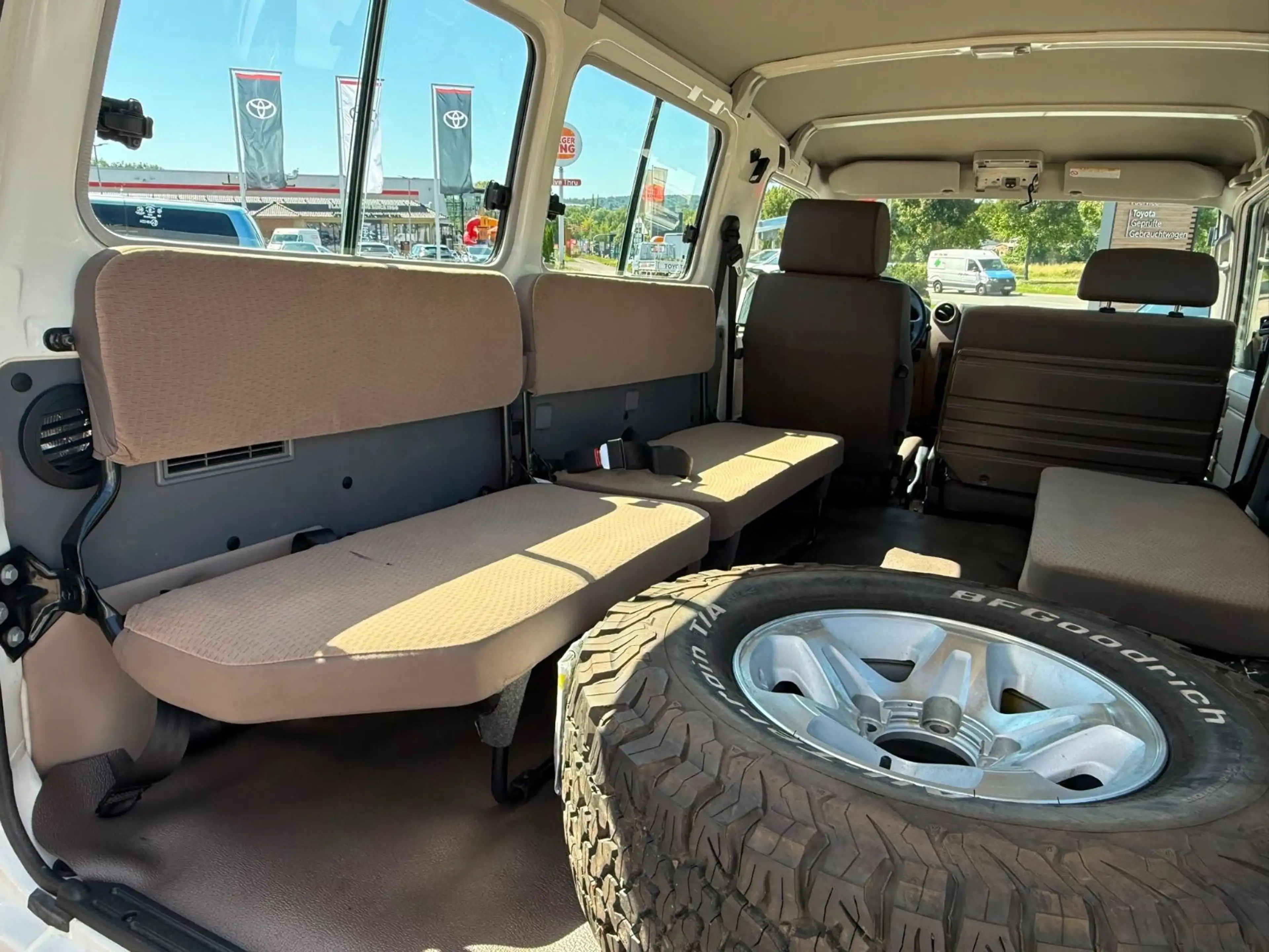 Toyota Land Cruiser GRJ78 Buschtaxi — photo 7