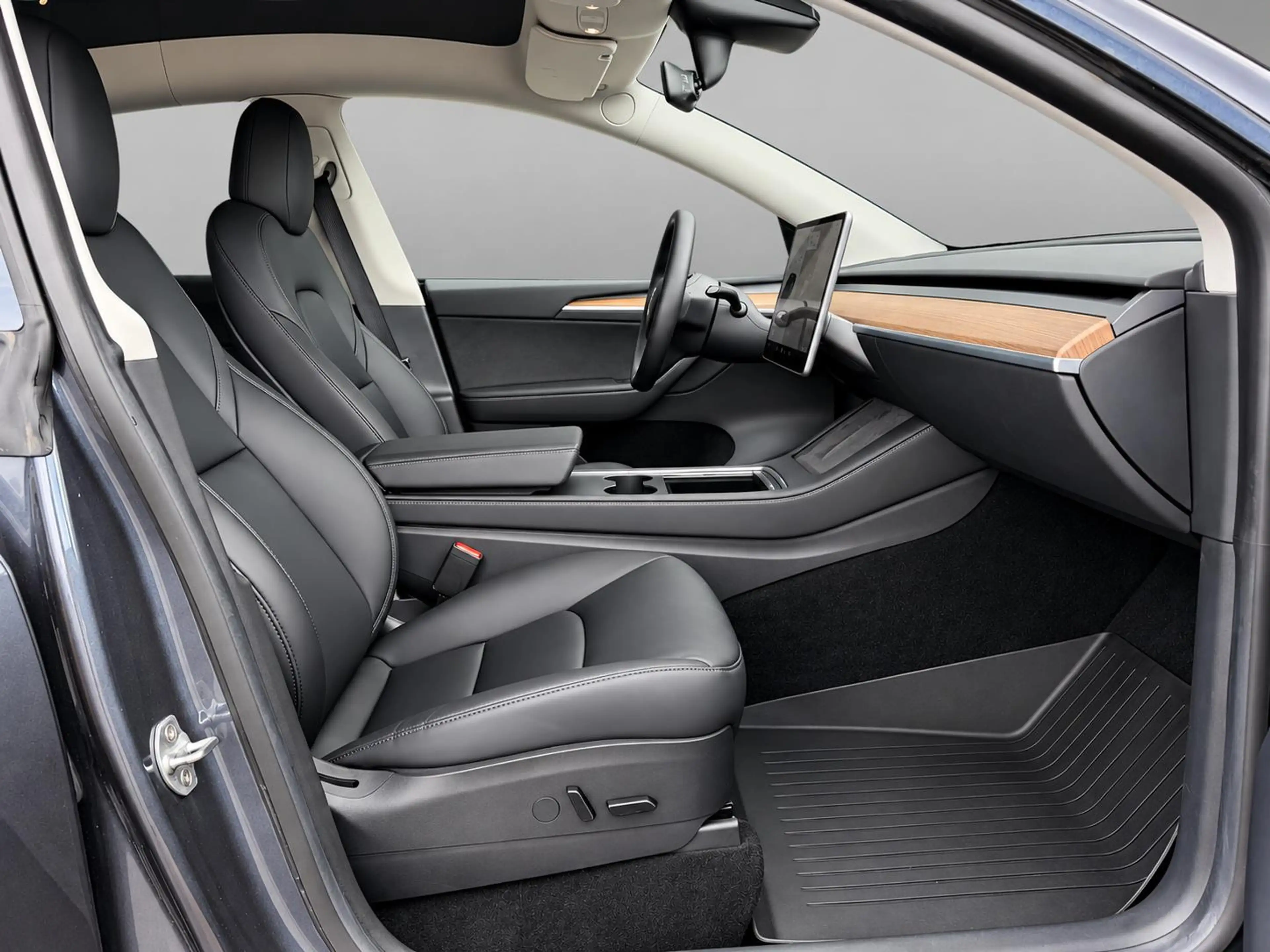 Tesla Model Y Long Range AWD 75 kWh SOH 92,7% | Autopilot | 20'' — photo 6