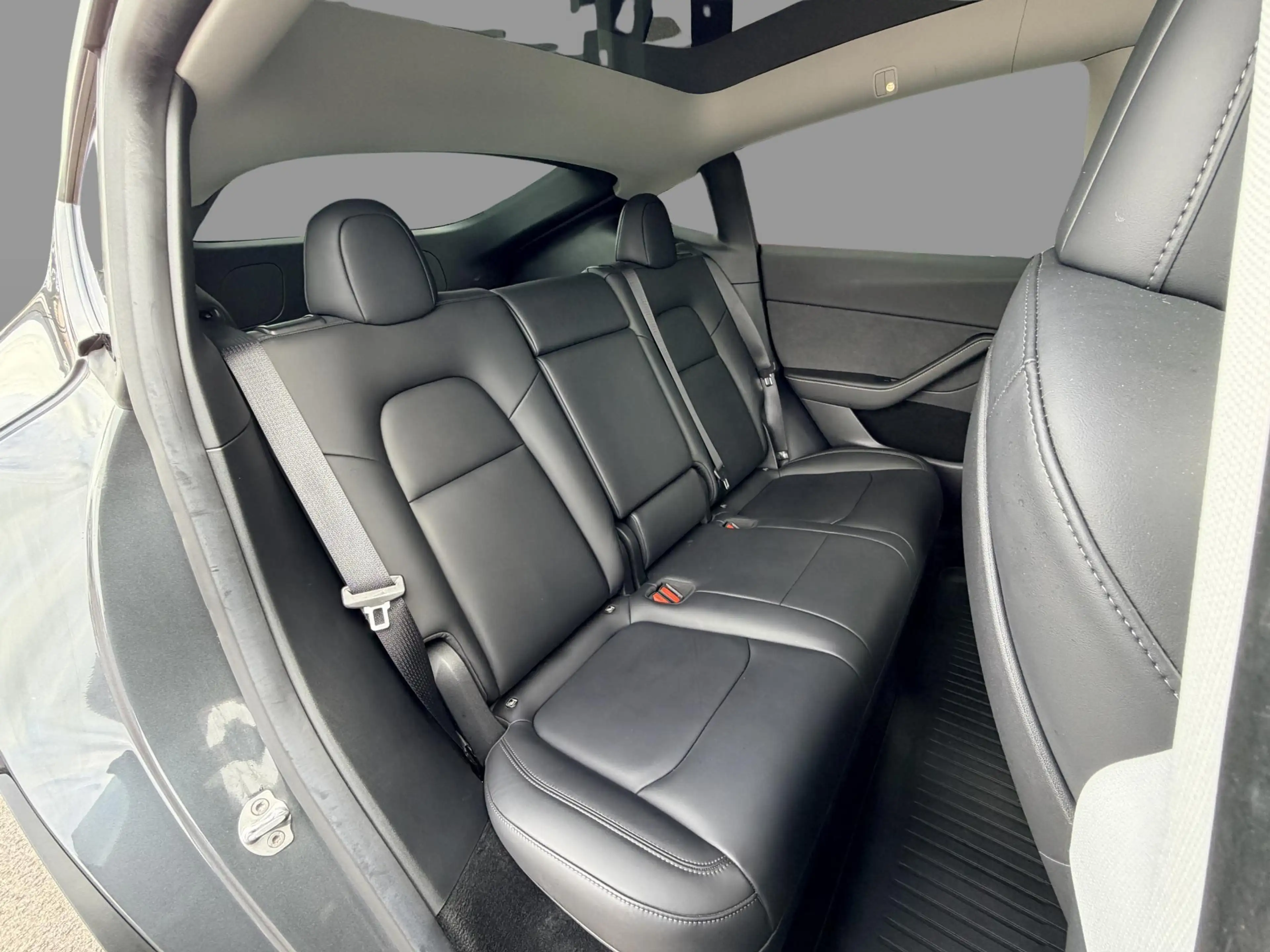 Tesla Model Y Long Range AWD 75 kWh SOH 92,7% | Autopilot | 20'' — photo 21