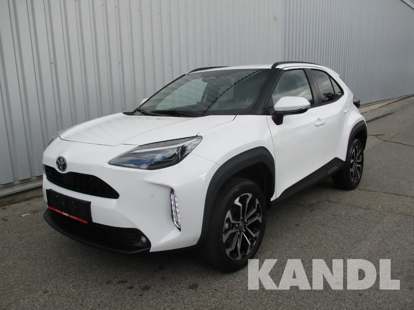 Toyota Yaris Cross 1.5 VVT-i Hybrid Active Drive Aut. Weiß - 1