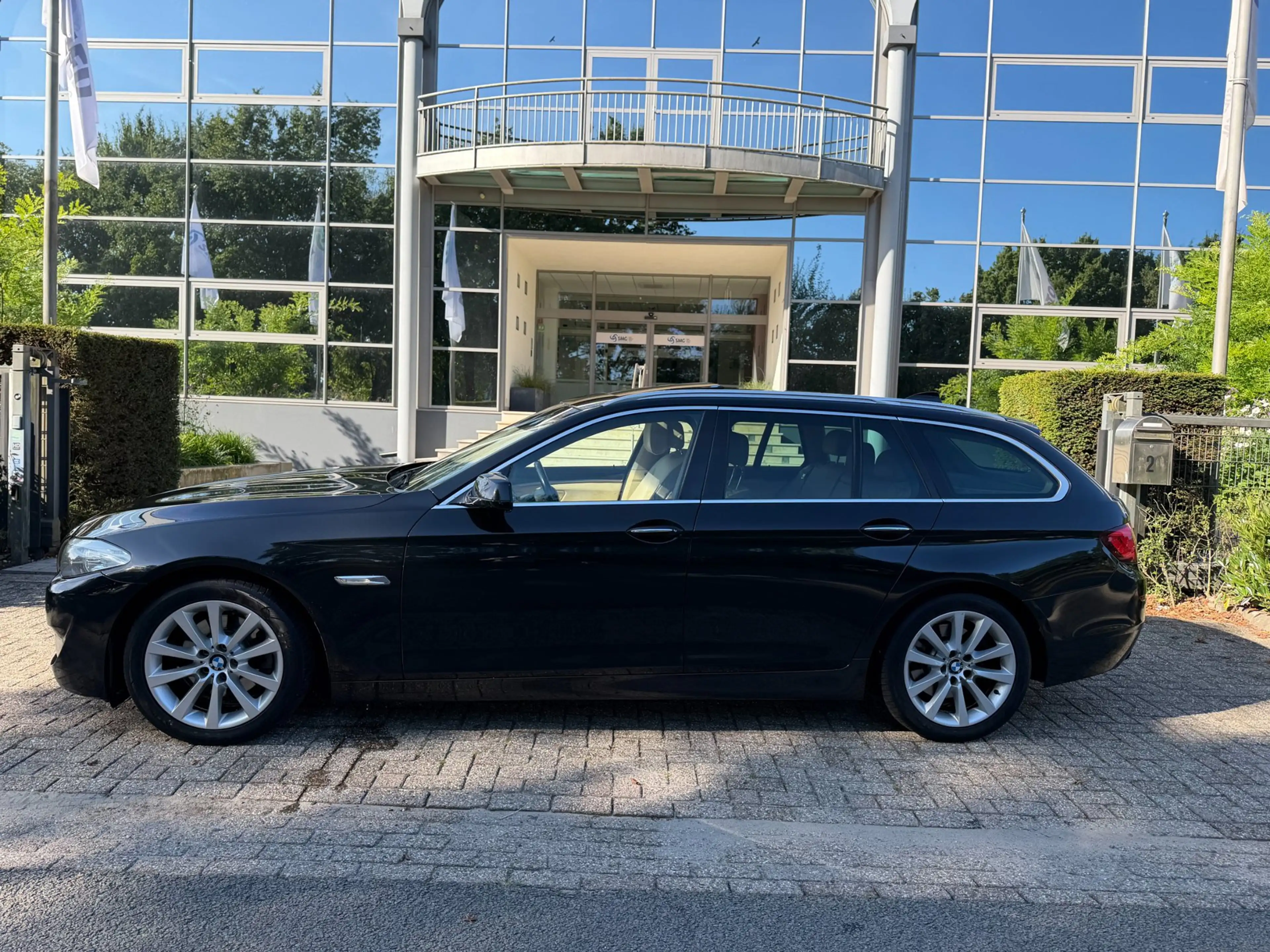 BMW 523 5-serie Touring 523i High exe aut panorama/leer,na — photo 2