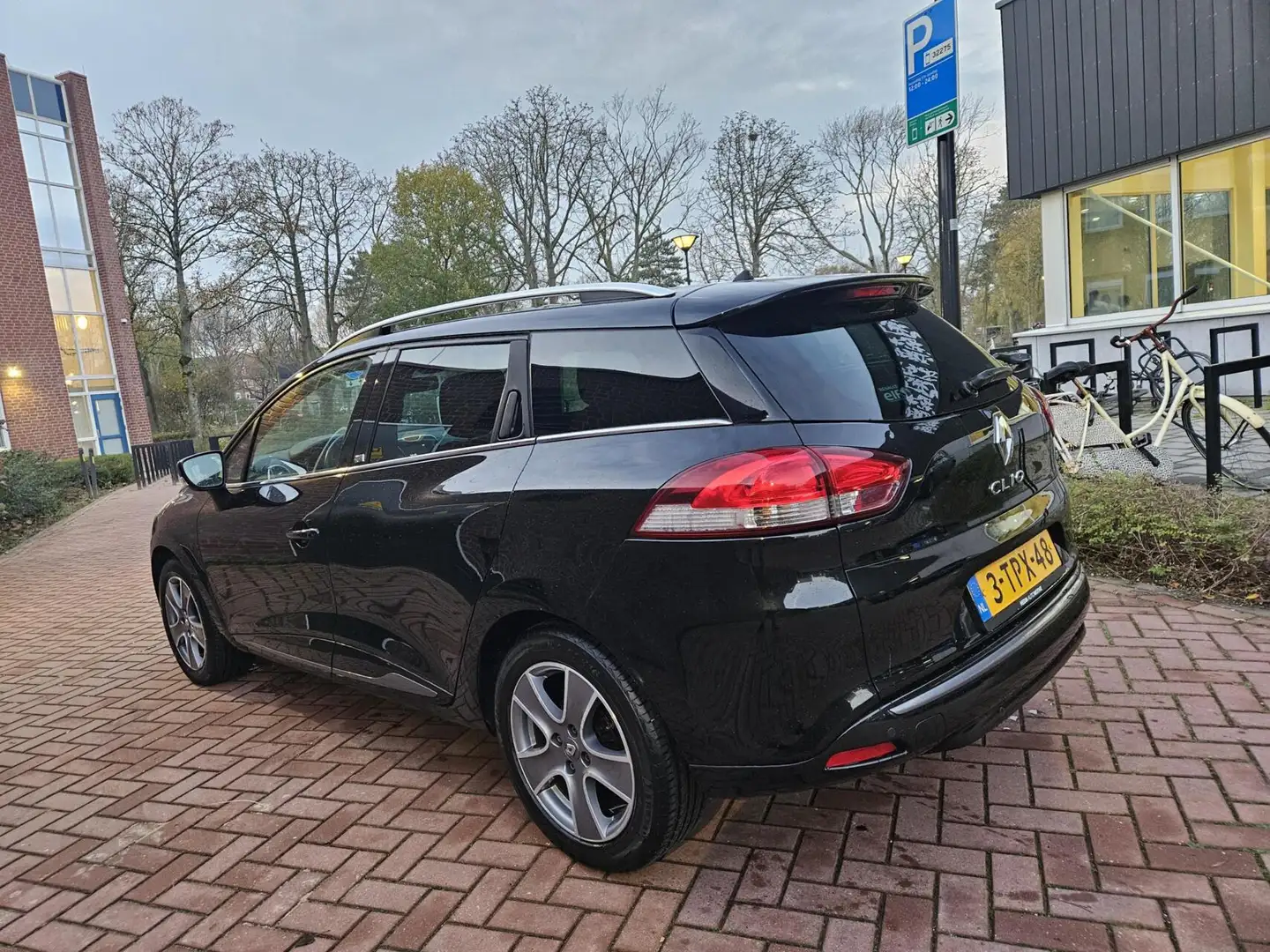 Renault Clio Estate 0.9 TCe Night&Day PDC Airco Schwarz - 2