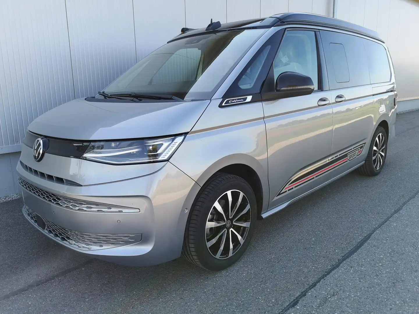 Volkswagen T7 California T7 2.0TDI DSG California Beach Camper Sport Editio Srebrny - 1