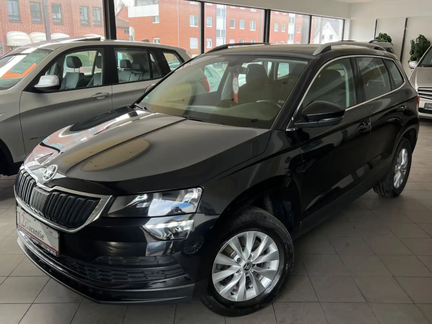 Skoda Karoq Ambition Keyless~Kamera~6Gang~Navi~SHZ~AHK Schwarz - 1