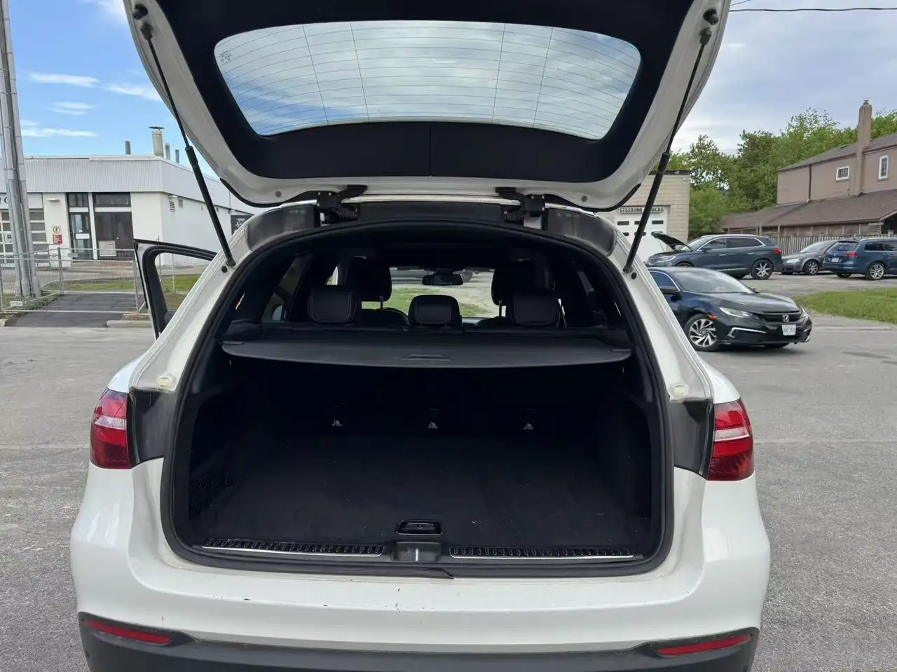 Mercedes-Benz GLC снимка Mercedes-Benz GLC