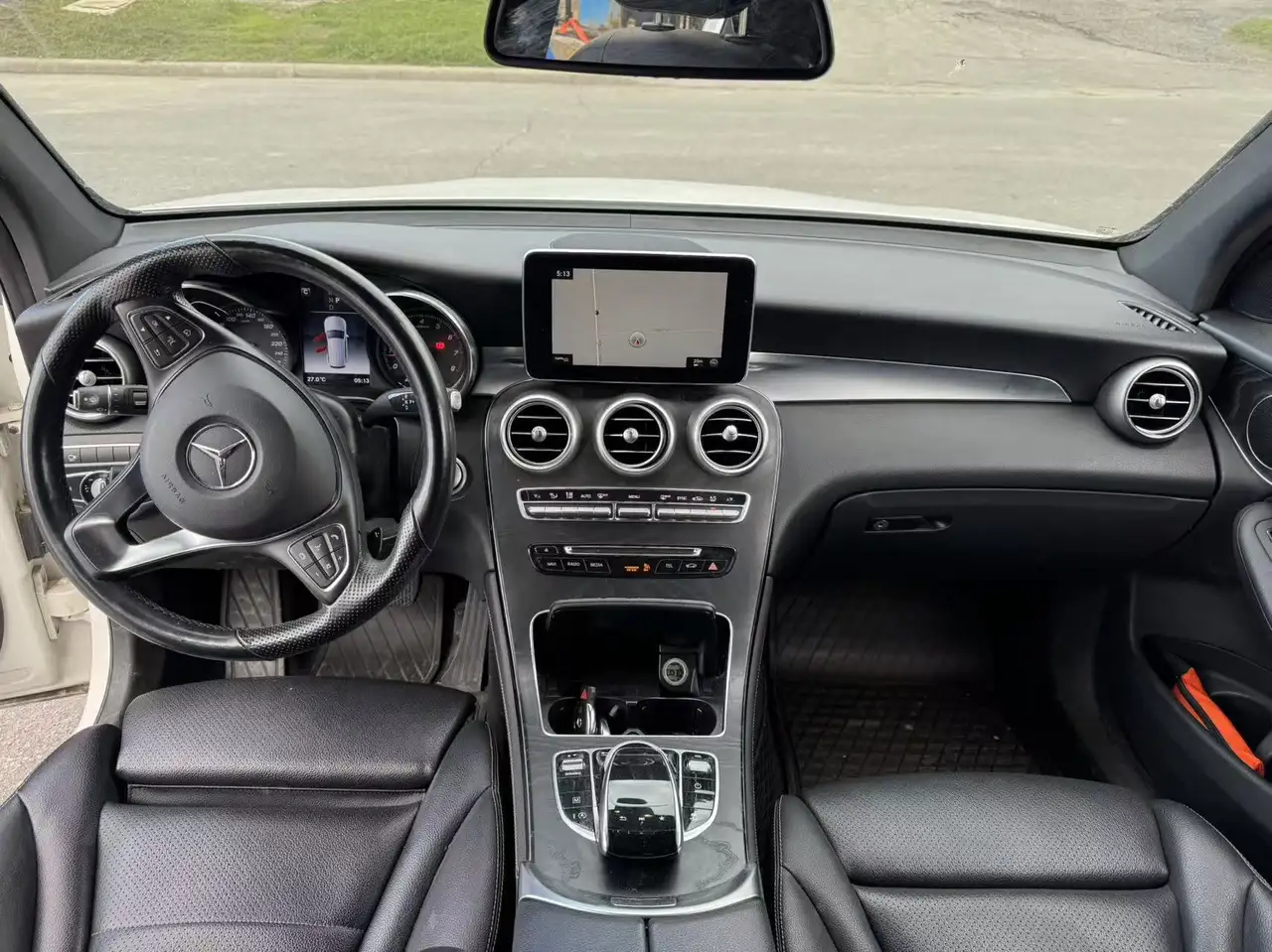 Mercedes-Benz GLC снимка Mercedes-Benz GLC