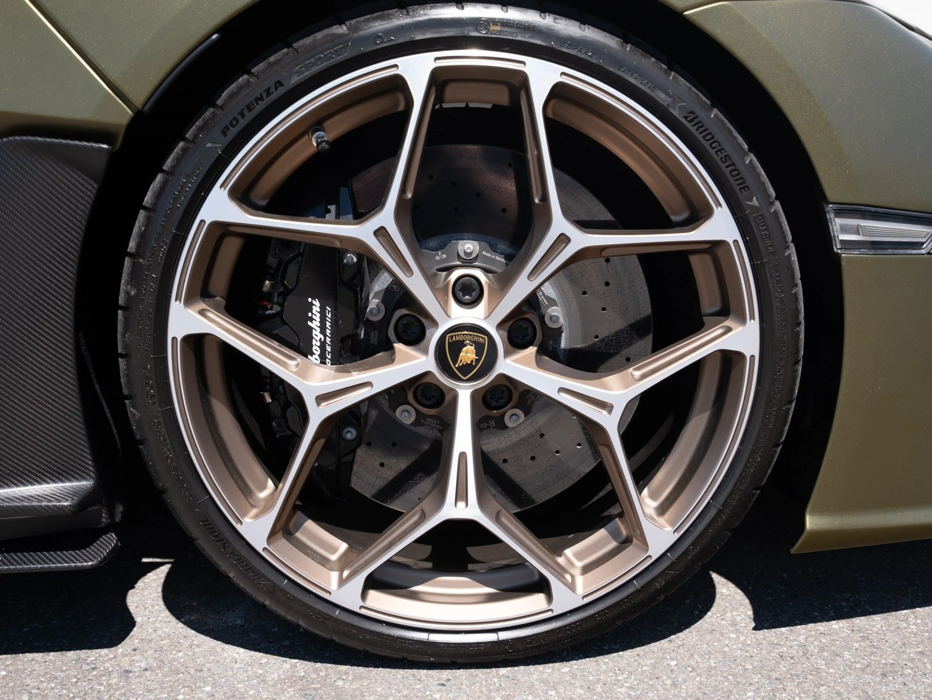 Lamborghini Revuelto V12| Matt Carbon Paket | Sonus Faber | Bronze Whee — photo 9