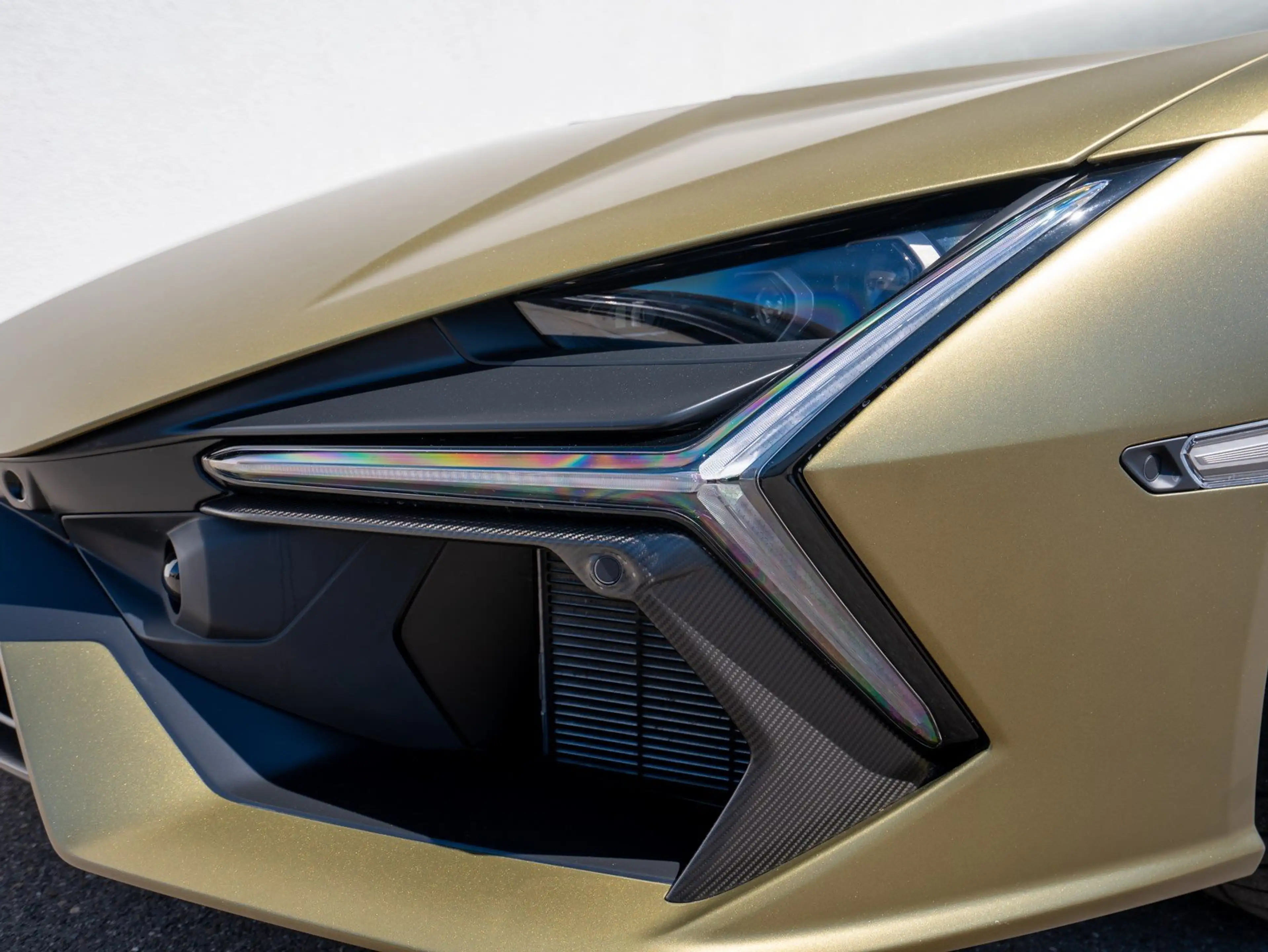 Lamborghini Revuelto V12| Matt Carbon Paket | Sonus Faber | Bronze Whee — photo 11