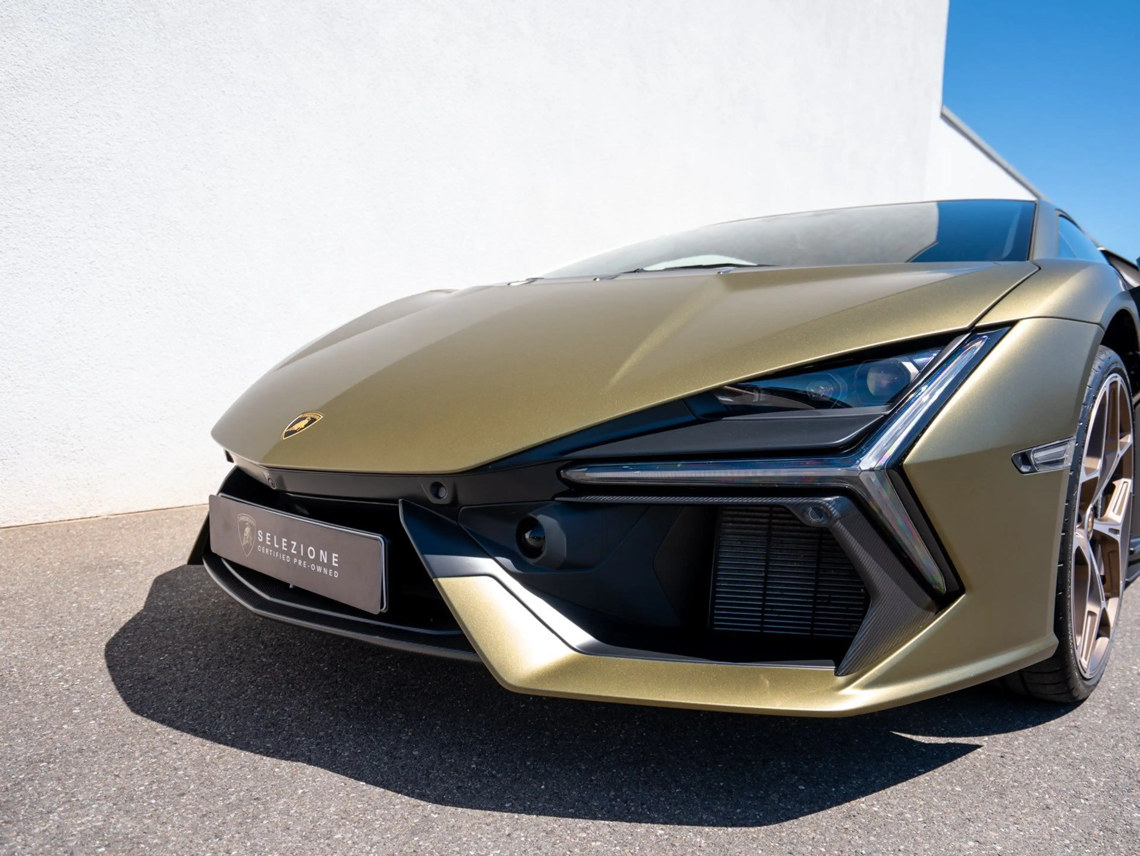 Lamborghini Revuelto V12| Matt Carbon Paket | Sonus Faber | Bronze Whee — photo 13