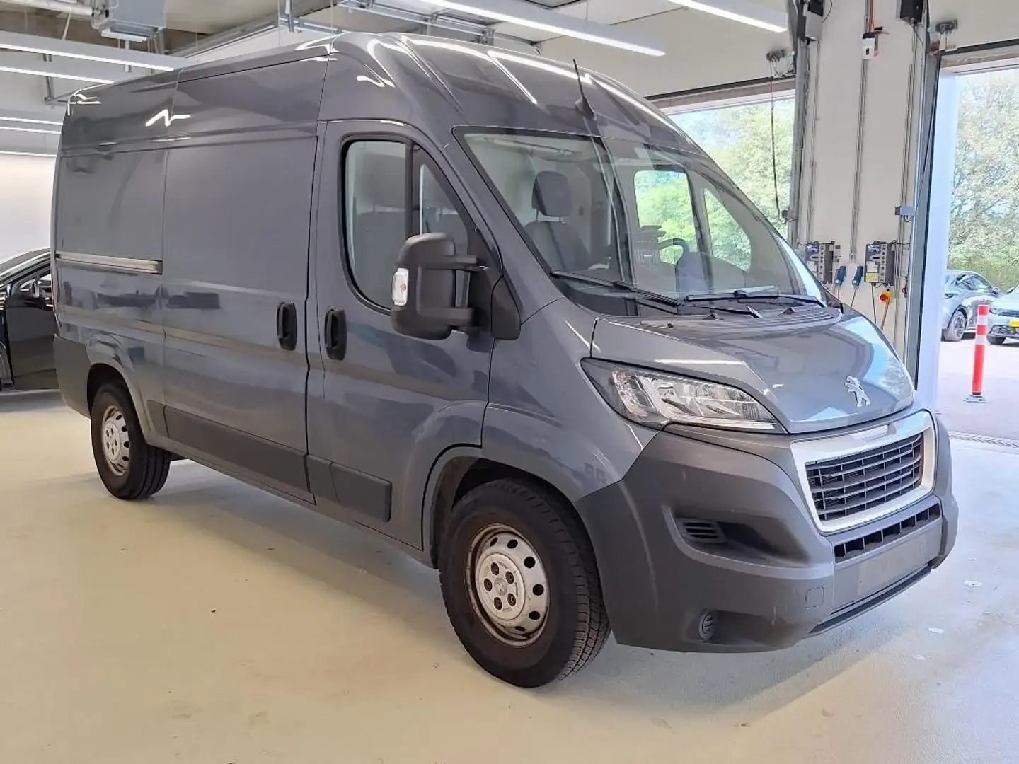 Peugeot Boxer Furgón 2.2BlueHDI 335 L2H2 S&S 165 - 2