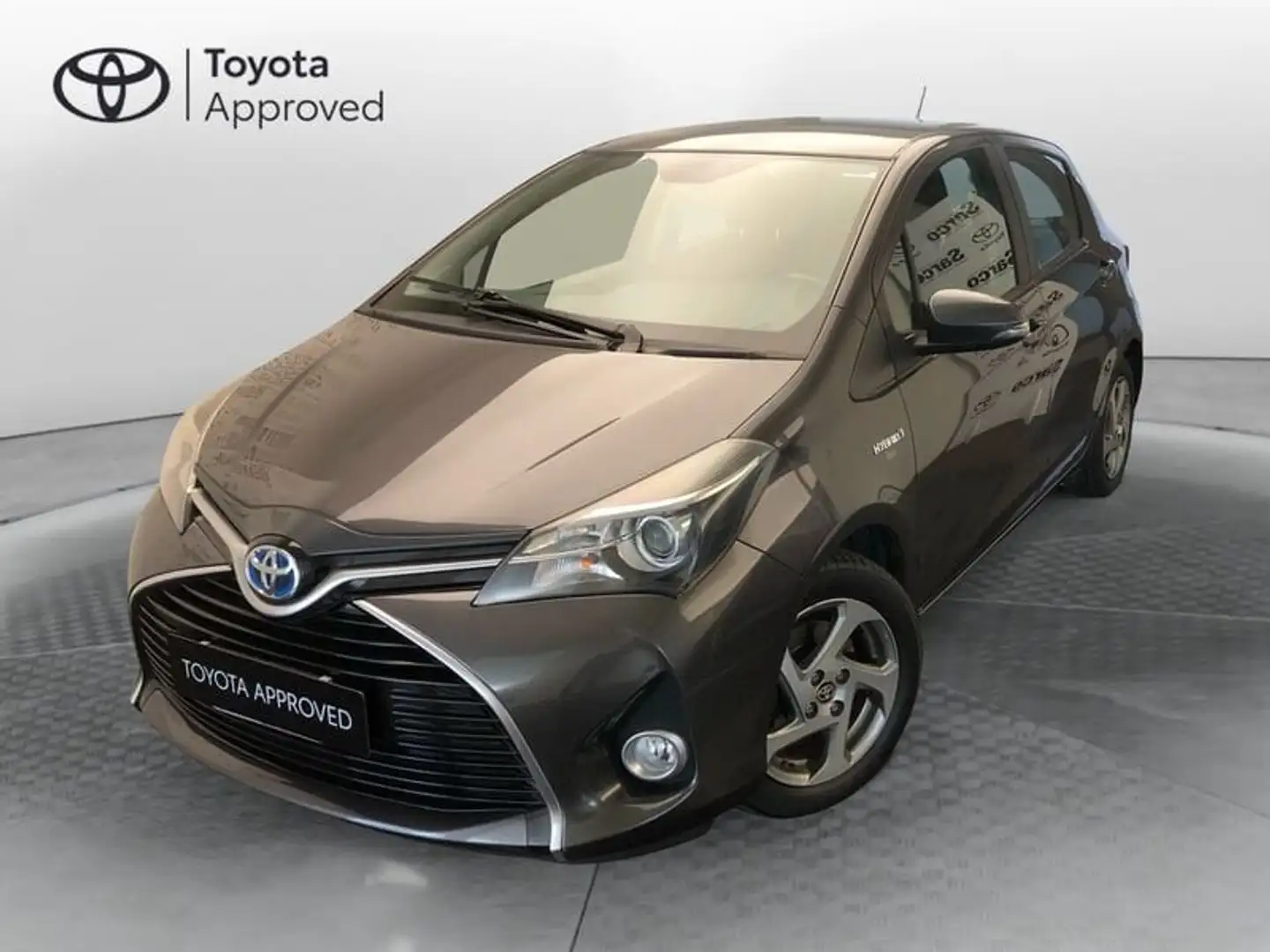 Toyota Yaris 1.5 Hybrid 5 porte Active Grey - 1