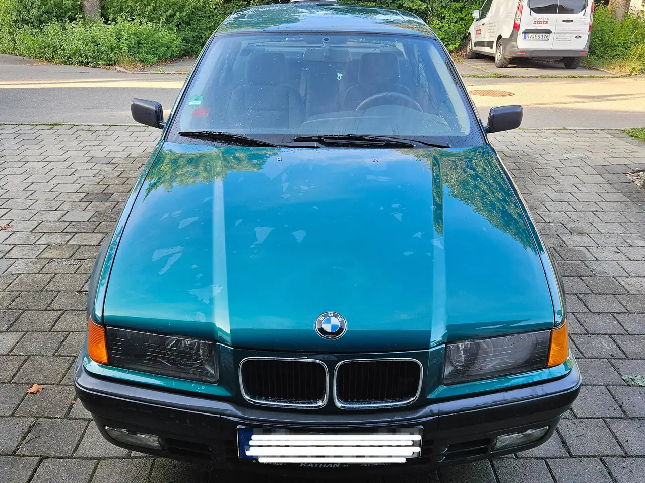 BMW 318i, foto 1