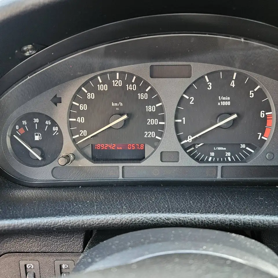 BMW 318i, foto 9