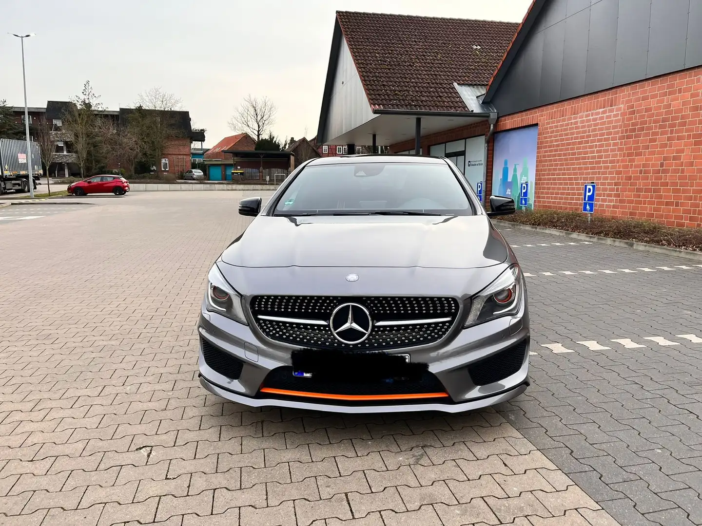 Mercedes-Benz CLA 220 AMG Line (CDI) d 7G-DCT Orange Art Edition Ezüst - 2