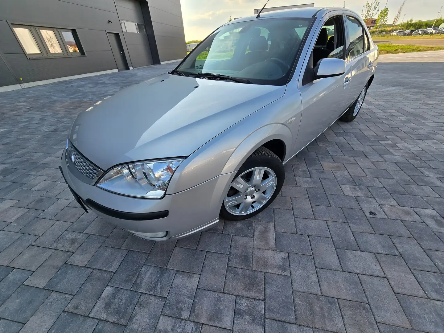 Ford Mondeo Ghia Argento - 2