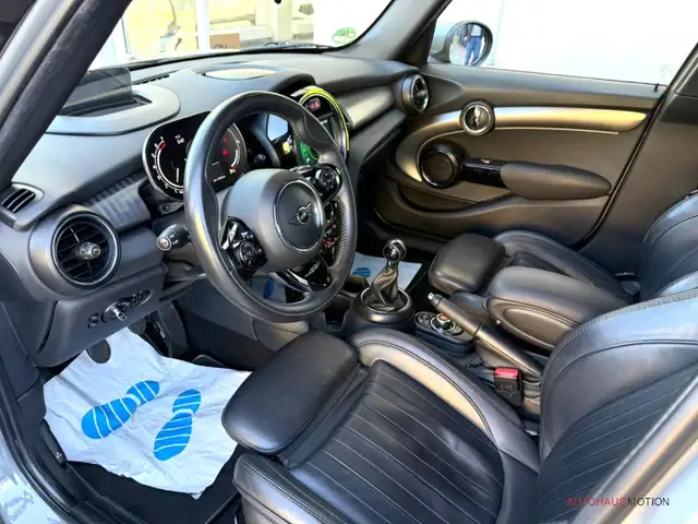 Mini Cooper Cooper view 13