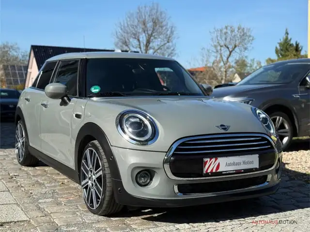 Mini Cooper Cooper view 4