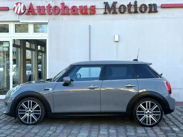 Mini Cooper Cooper view 9