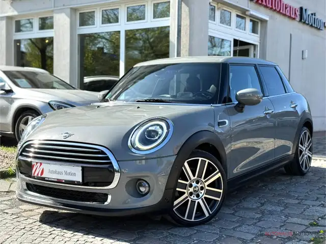 Mini Cooper Cooper view 2